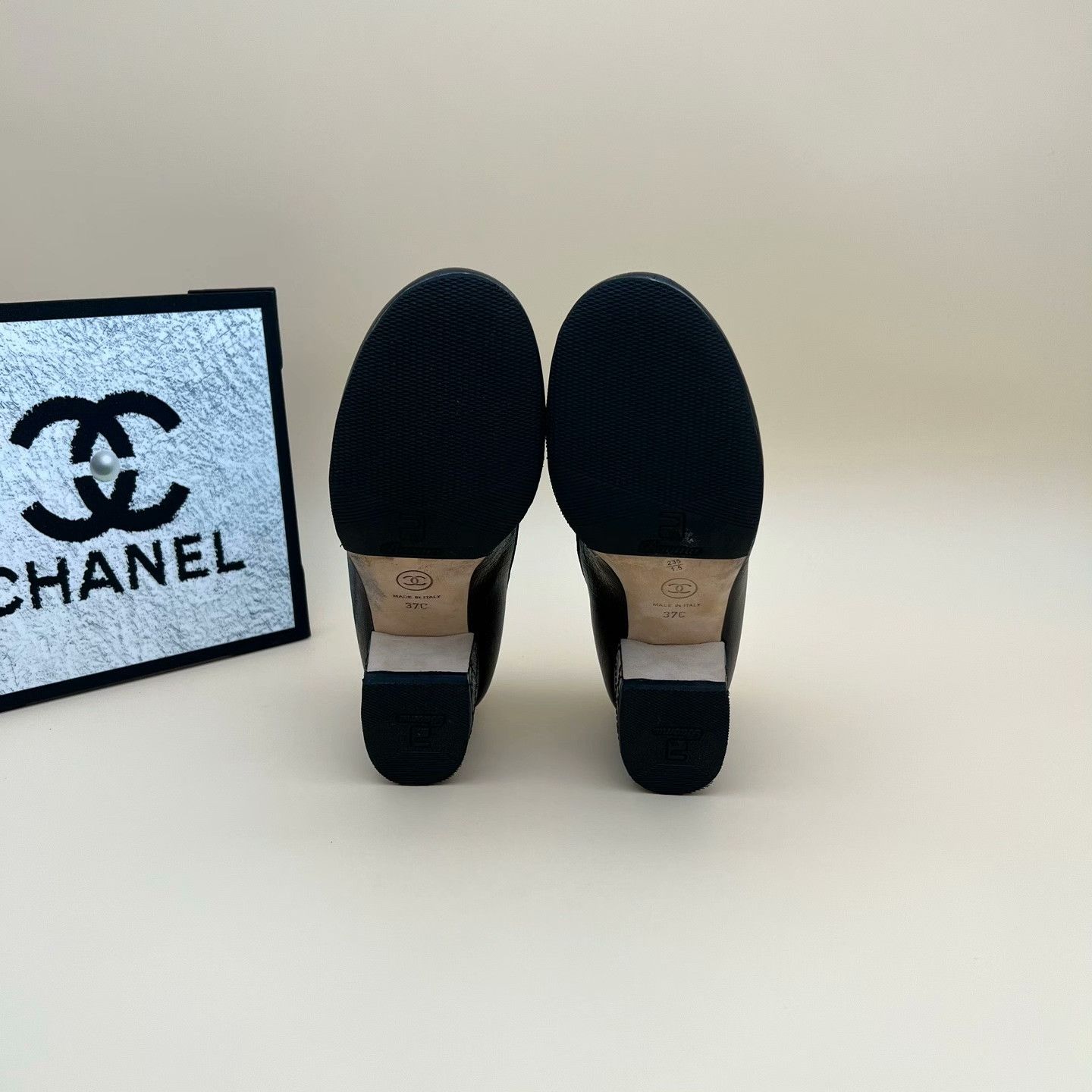 Chanel Chanel Plaid Lowtop Sneakers us_7 Women Size US 7 / IT 37 - 5 Thumbnail