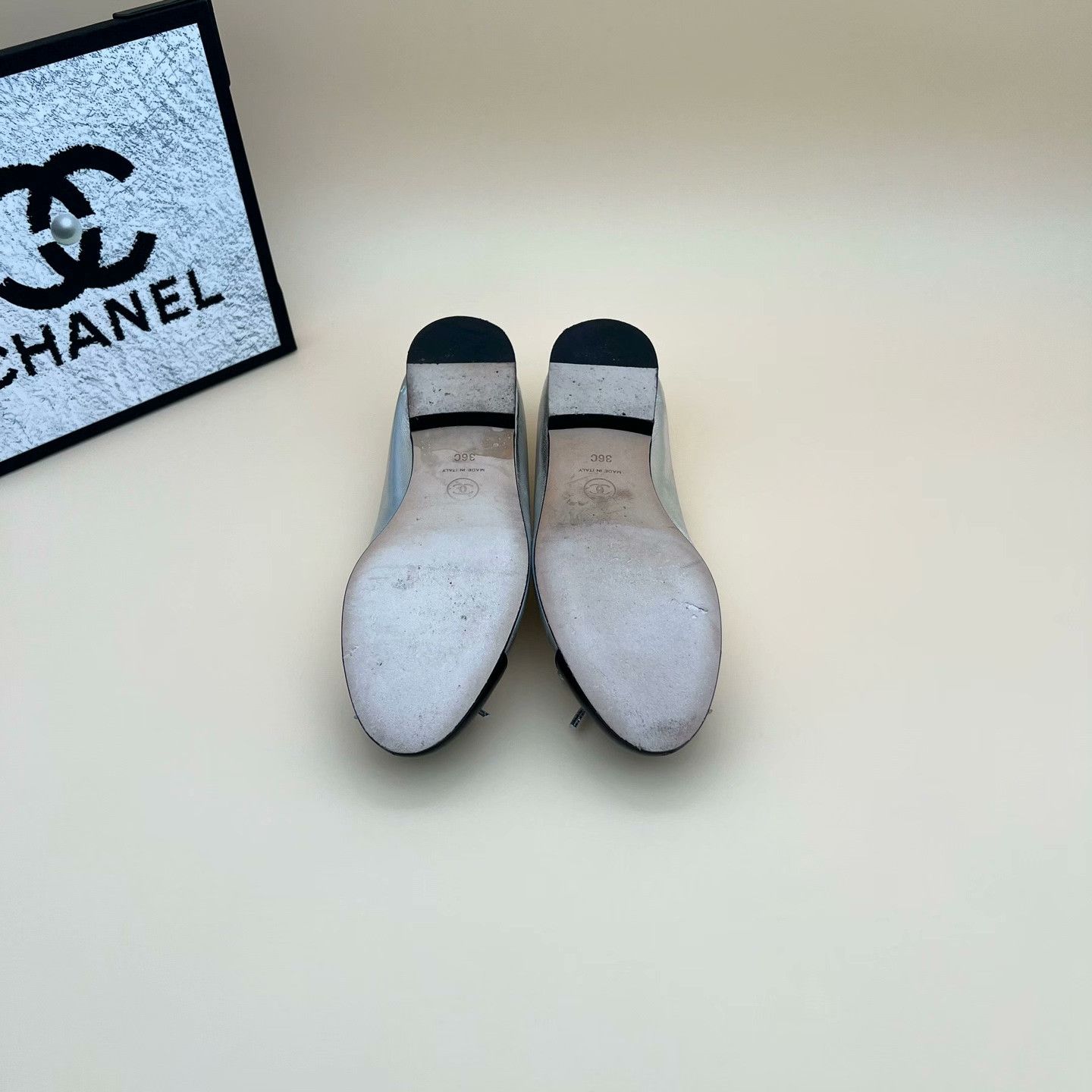 Chanel Chanel Casual Silver Lowtop Sneakers us_6 Women Size US 6 / IT 36 - 5 Thumbnail