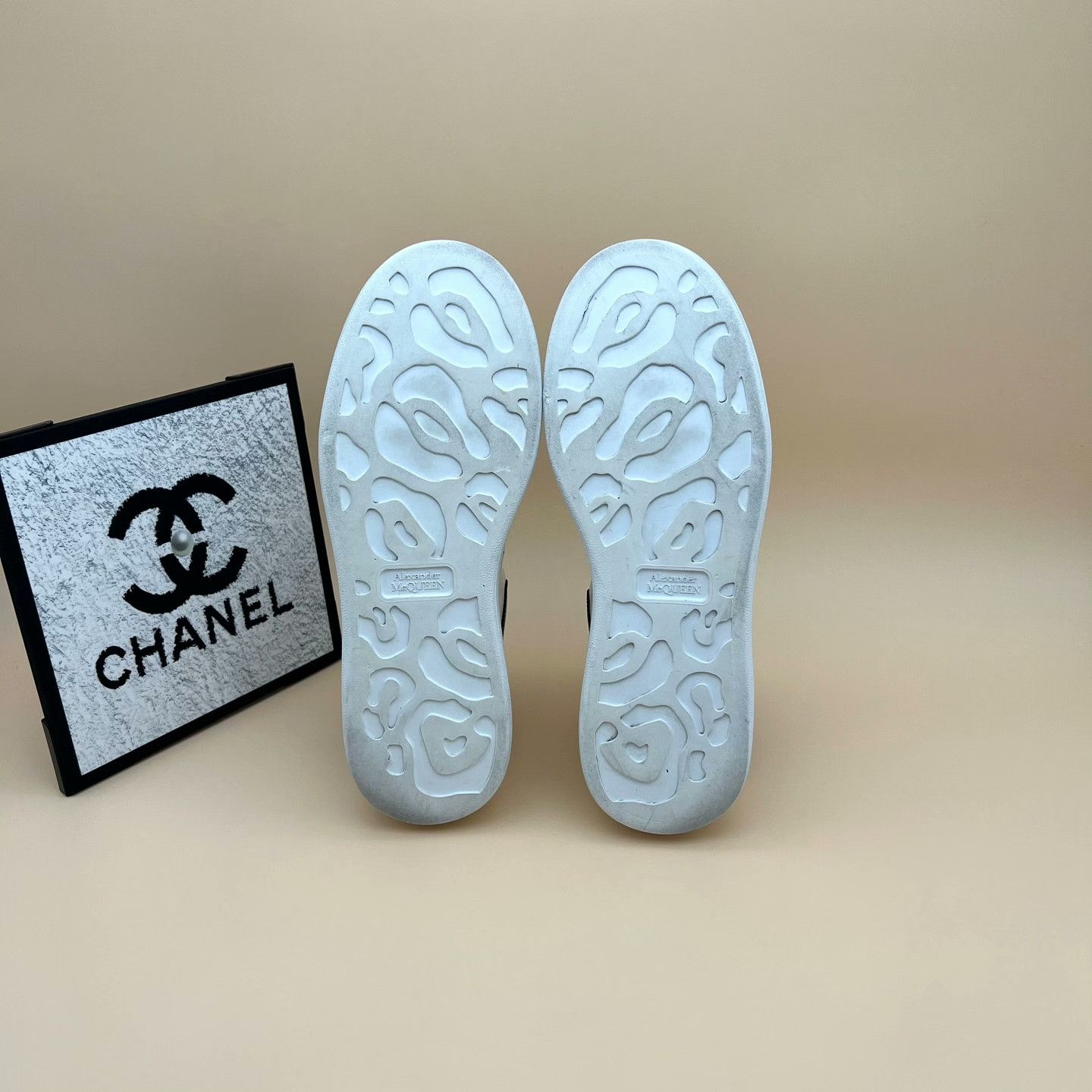 Alexander McQueen Alexander McQueen White Lowtop Sneakers 8 Men Size US 8 / EU 41 - 5 Thumbnail