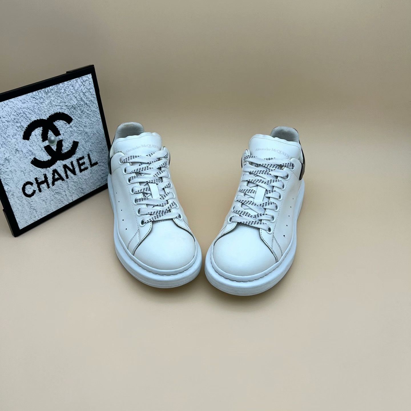 Alexander McQueen Alexander McQueen White Lowtop Sneakers 8 Men Size US 8 / EU 41 - 2 Thumbnail