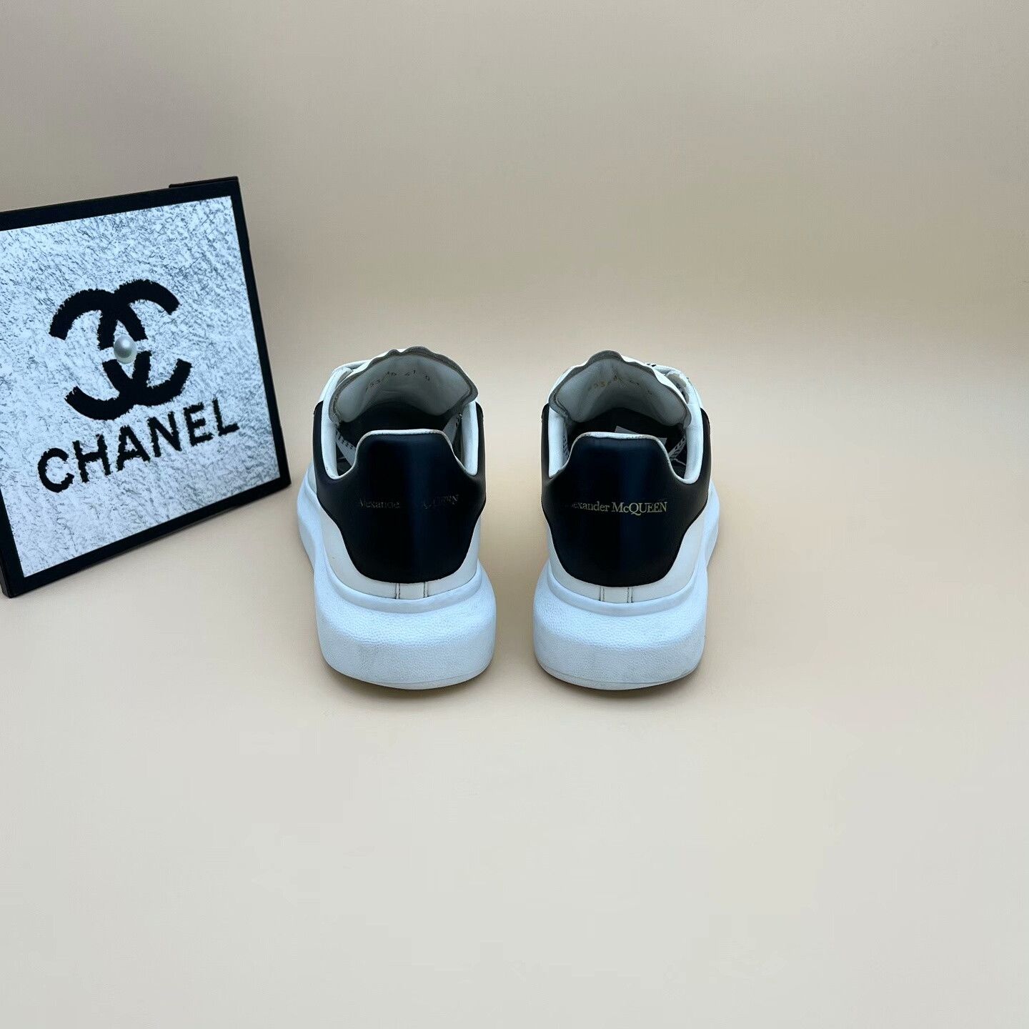 Alexander McQueen Alexander McQueen White Lowtop Sneakers 8 Men Size US 8 / EU 41 - 3 Thumbnail