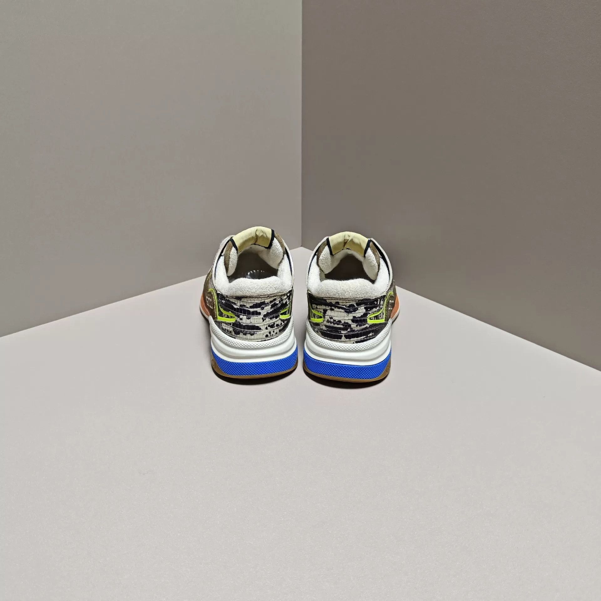 Gucci Gucci Casual Lowtop Sneakers us_7 Women Size US 7 / IT 37 - 3 Thumbnail