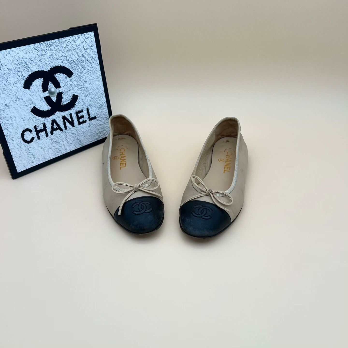 Chanel Chanel Casual Lowtop Sneakers us_7 Women Size US 7 / IT 37 - 2 Thumbnail