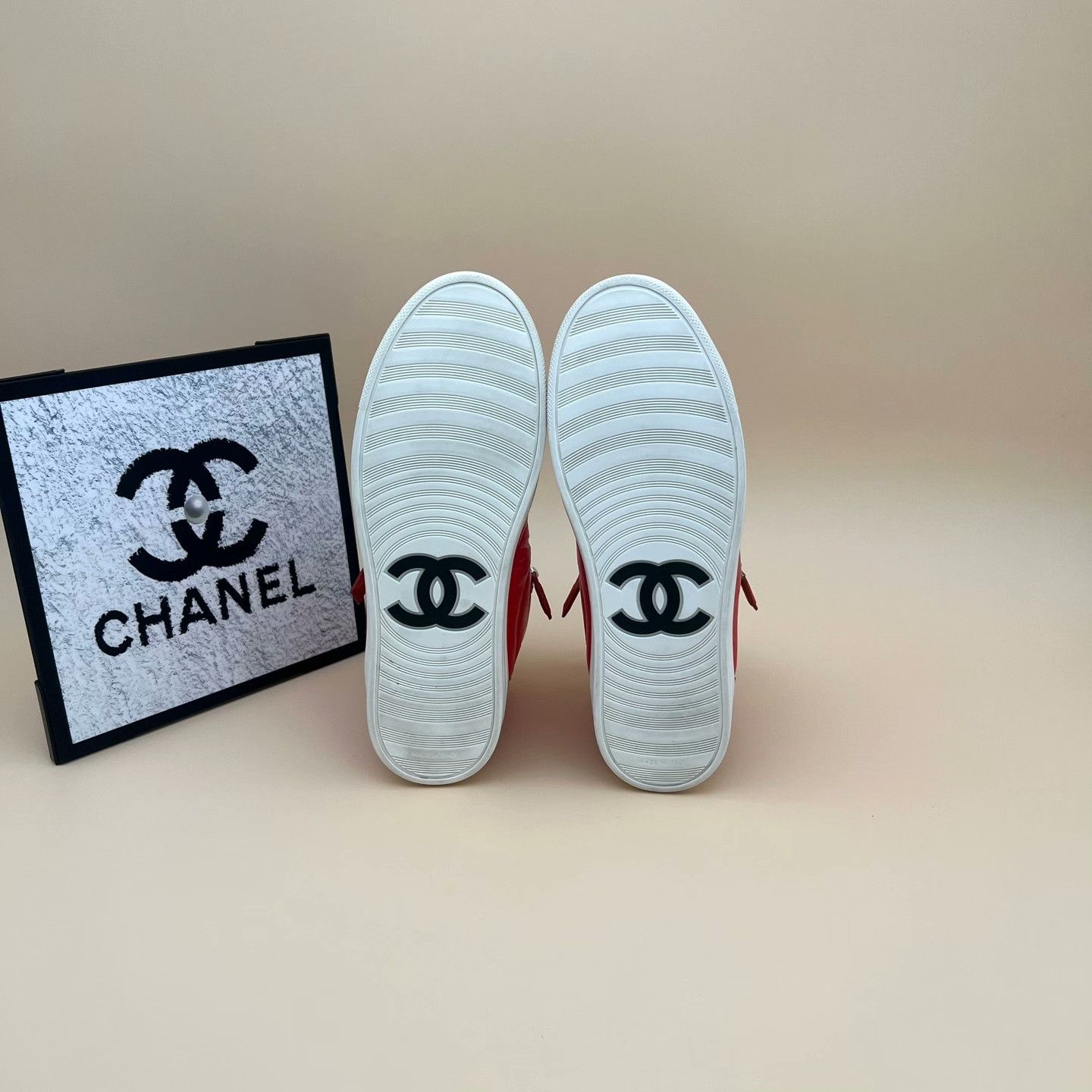 Chanel Chanel Hitop Sneakers us_6 Women Size US 6 / IT 36 - 5 Thumbnail