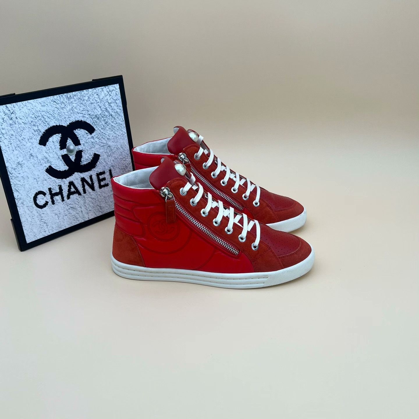 Chanel Chanel Hitop Sneakers us_6 Women Size US 6 / IT 36 - 4 Thumbnail