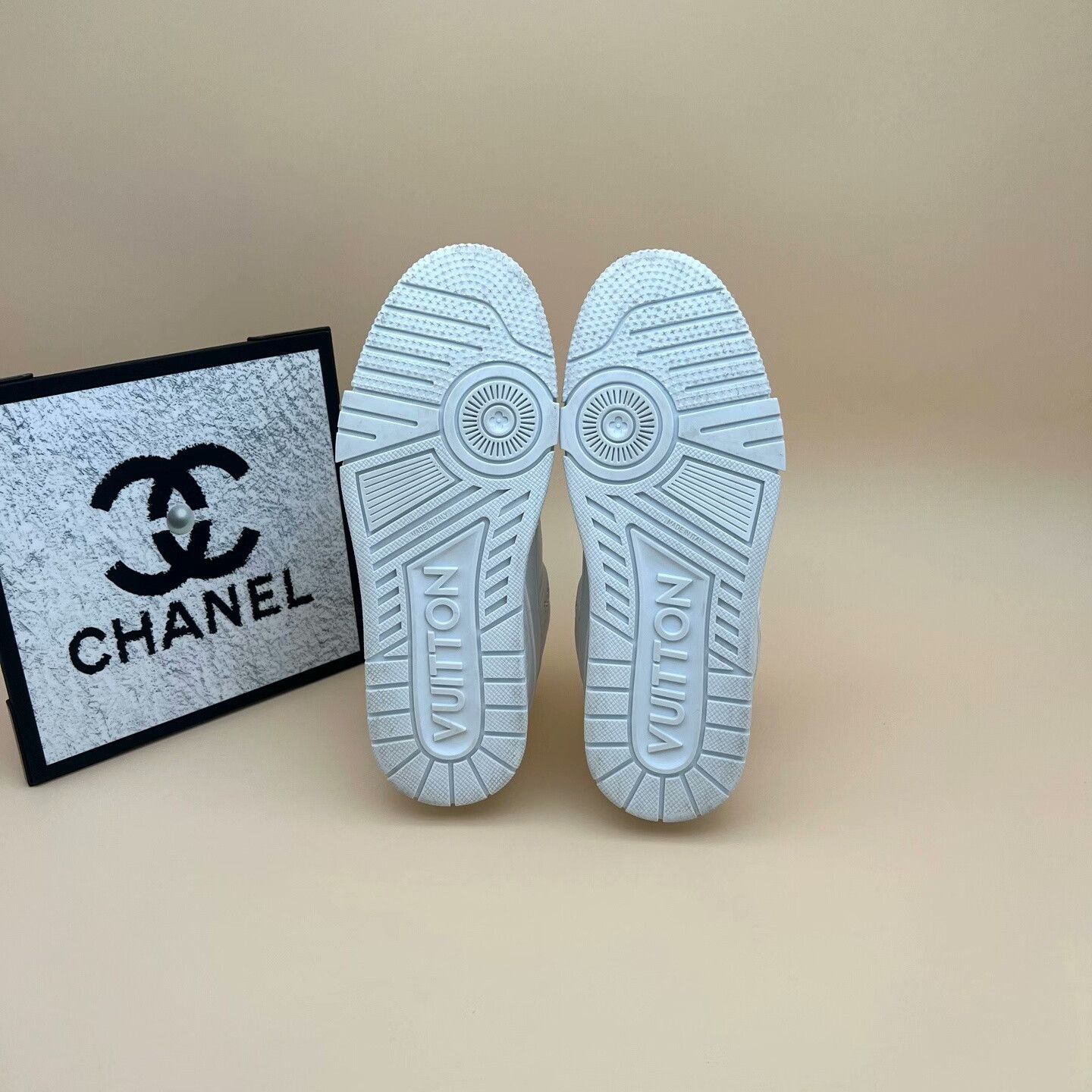 Louis Vuitton Louis Vuitton Training White Lowtop Sneakers us_7 Women Size US 7 / IT 37 - 5 Thumbnail
