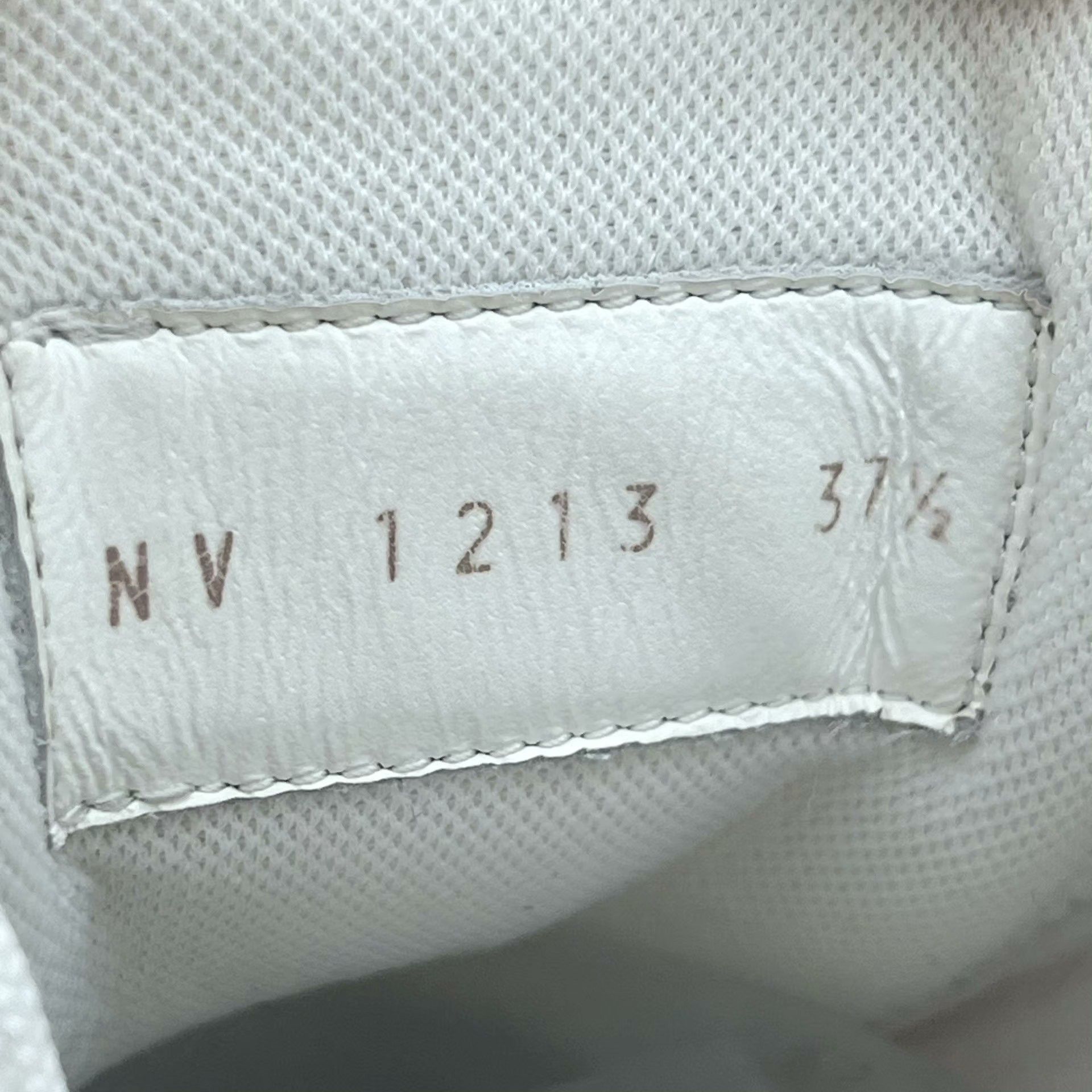 Louis Vuitton Louis Vuitton Training White Lowtop Sneakers us_7 Women Size US 7 / IT 37 - 6 Thumbnail