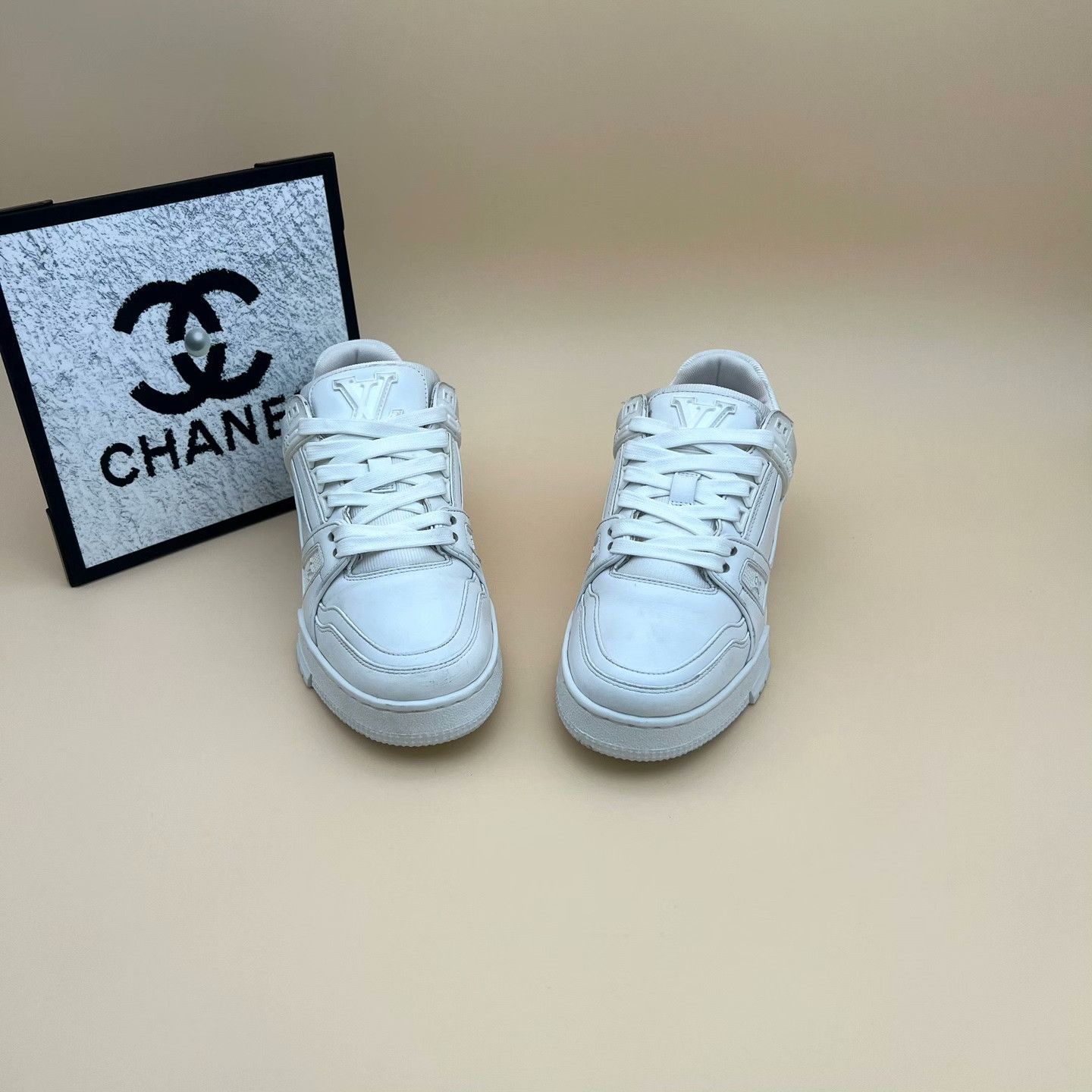 Louis Vuitton Louis Vuitton Training White Lowtop Sneakers us_7 Women Size US 7 / IT 37 - 2 Thumbnail