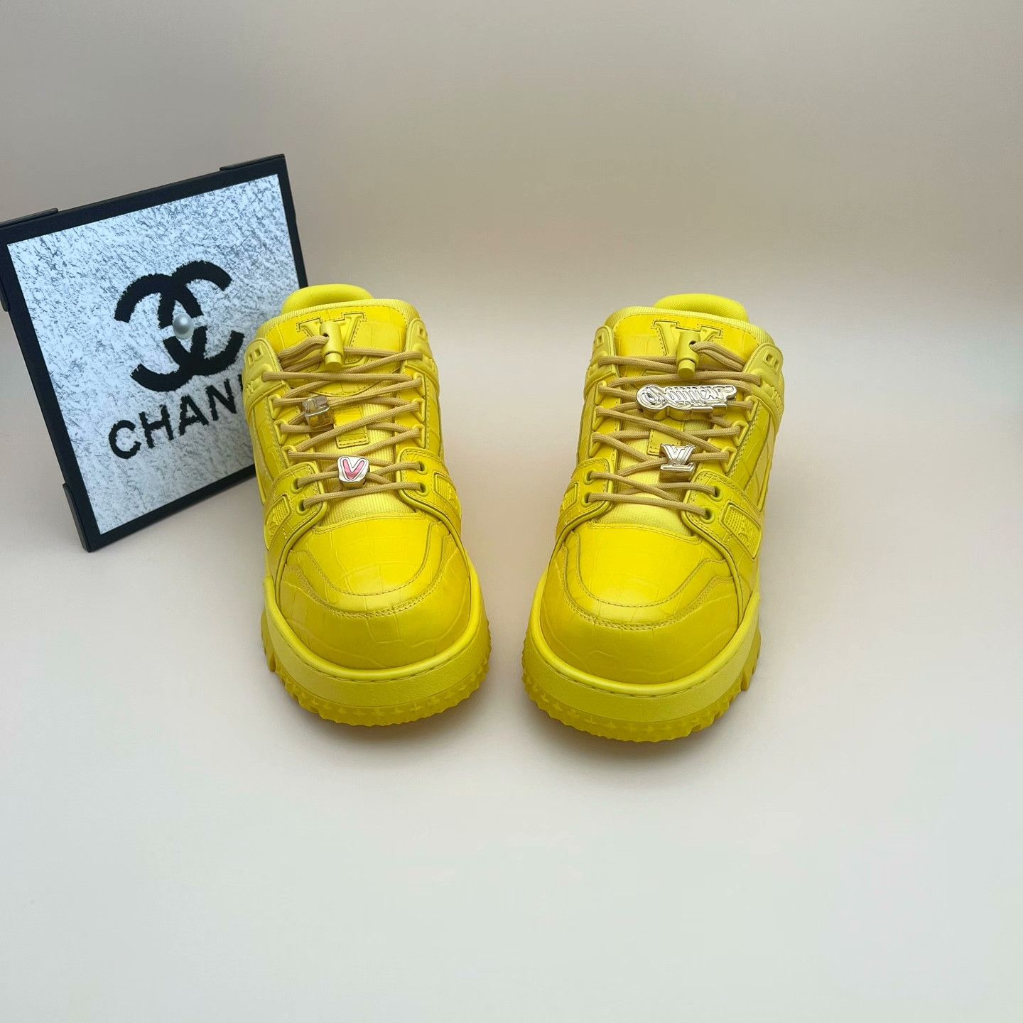 Louis Vuitton Louis Vuitton Training Gold Lowtop Sneakers 8 Men Size US 8 / EU 41 - 2 Thumbnail