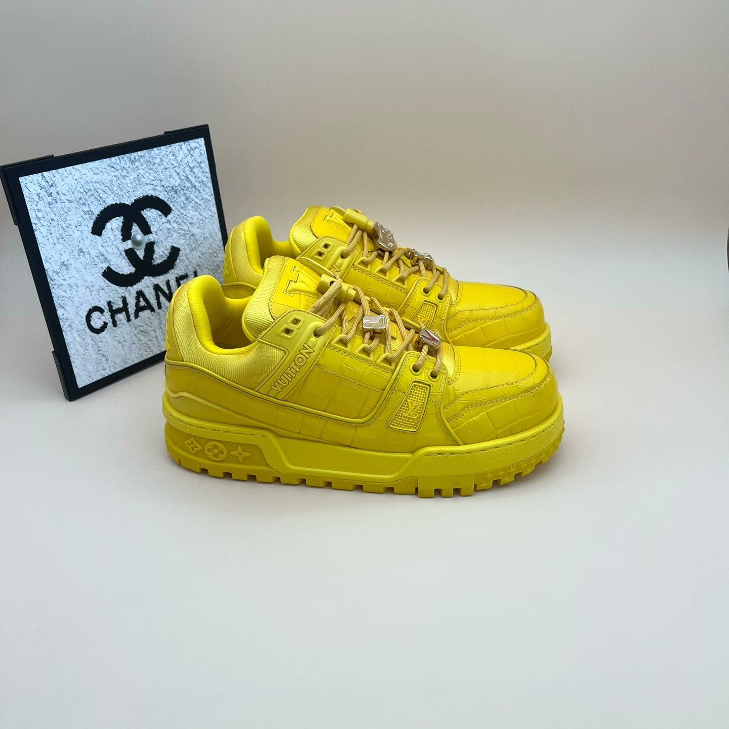 Louis Vuitton Louis Vuitton Training Gold Lowtop Sneakers 8 Men Size US 8 / EU 41 - 4 Thumbnail
