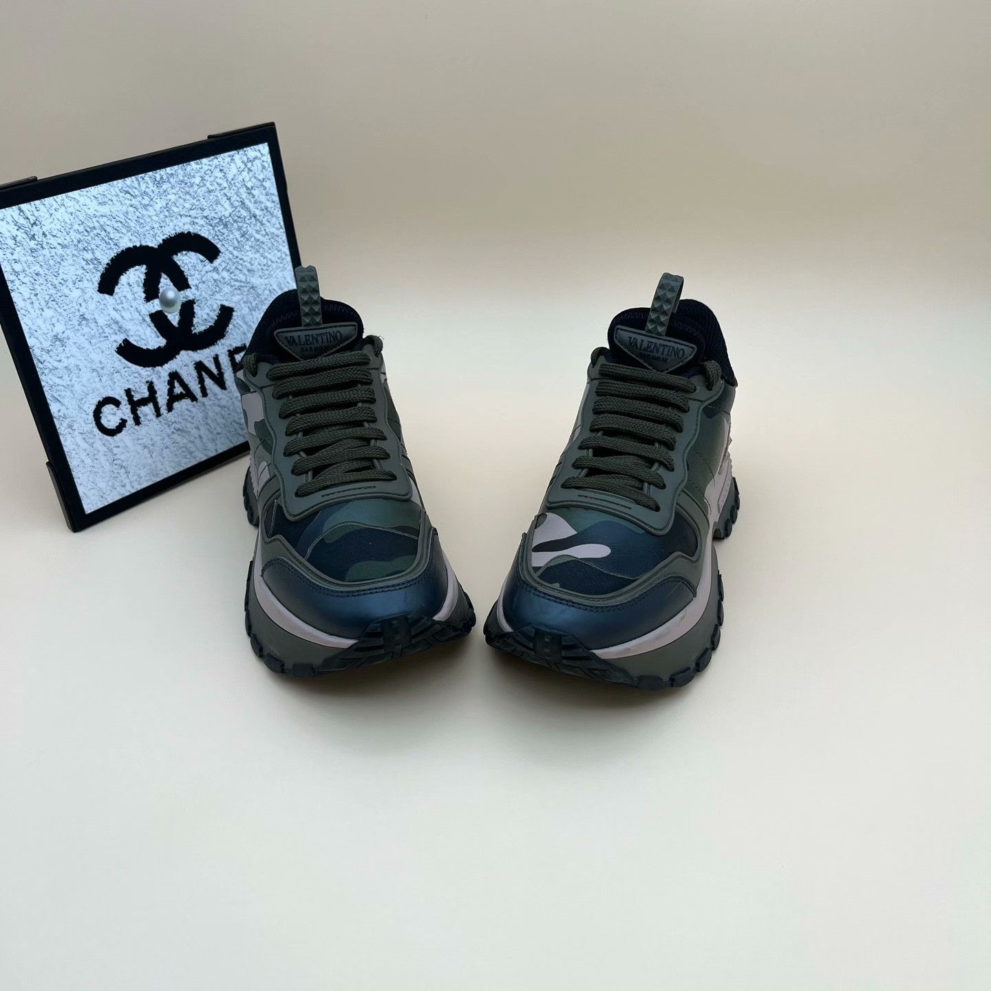Valentino Valentino Running Lowtop Sneakers us_6 Women Size US 6 / IT 36 - 2 Thumbnail