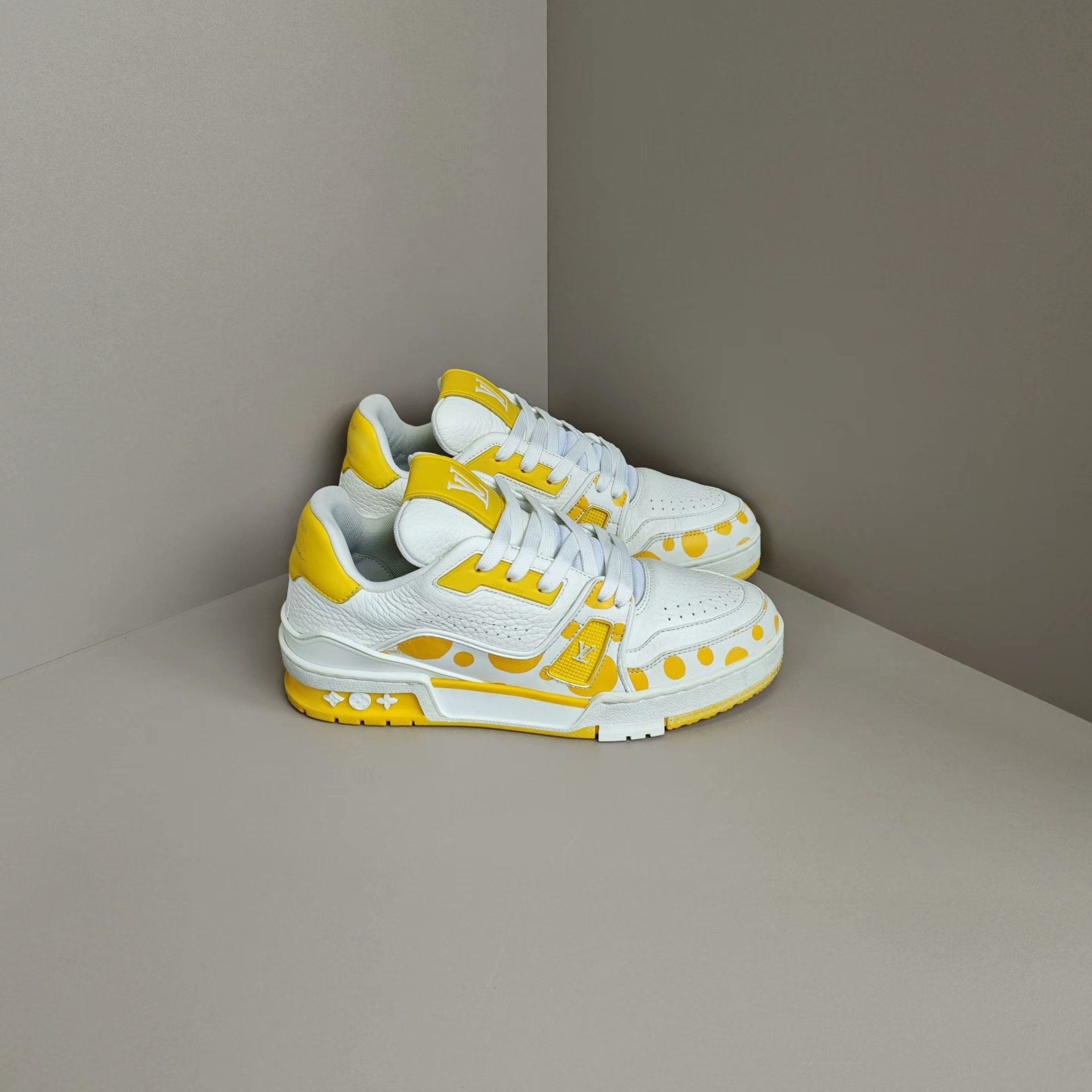Louis Vuitton Louis Vuitton Training Yellow Lowtop Sneakers us_7 Women Size US 7 / IT 37 - 4 Thumbnail
