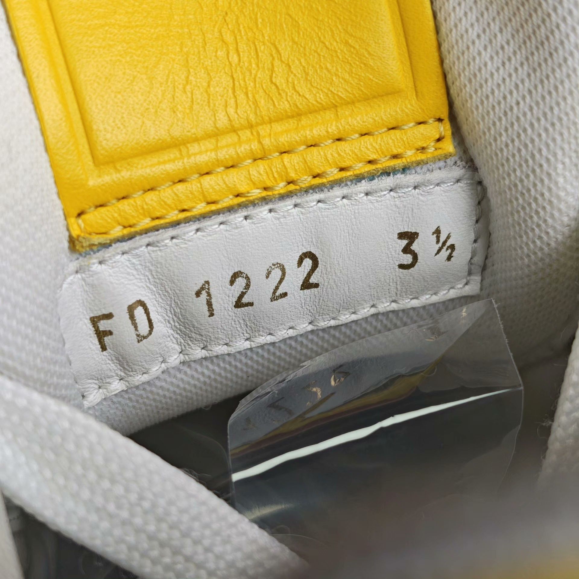 Louis Vuitton Louis Vuitton Training Yellow Lowtop Sneakers us_7 Women Size US 7 / IT 37 - 6 Thumbnail
