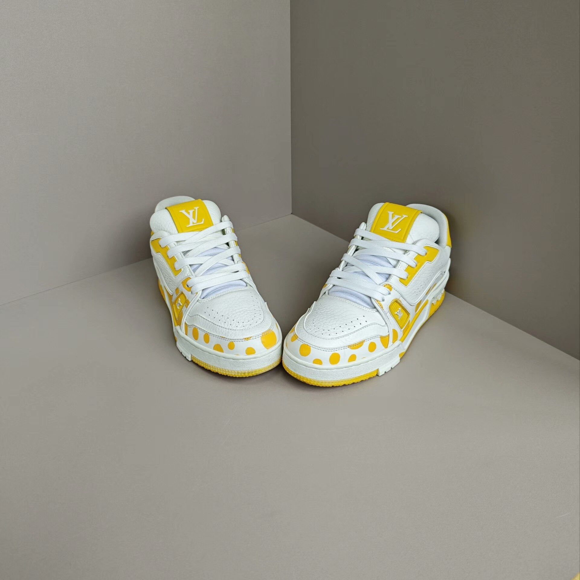 Louis Vuitton Louis Vuitton Training Yellow Lowtop Sneakers us_7 Women Size US 7 / IT 37 - 2 Thumbnail