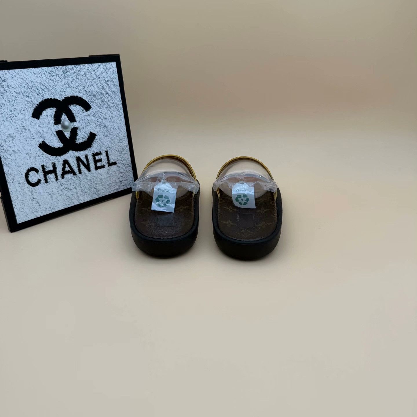 Louis Vuitton Louis Vuitton Retro Sandals us_6 Women Size US 6 / IT 36 - 3 Thumbnail