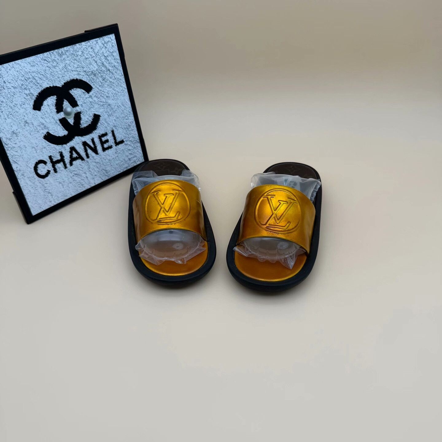 Louis Vuitton Louis Vuitton Retro Sandals us_6 Women Size US 6 / IT 36 - 2 Thumbnail