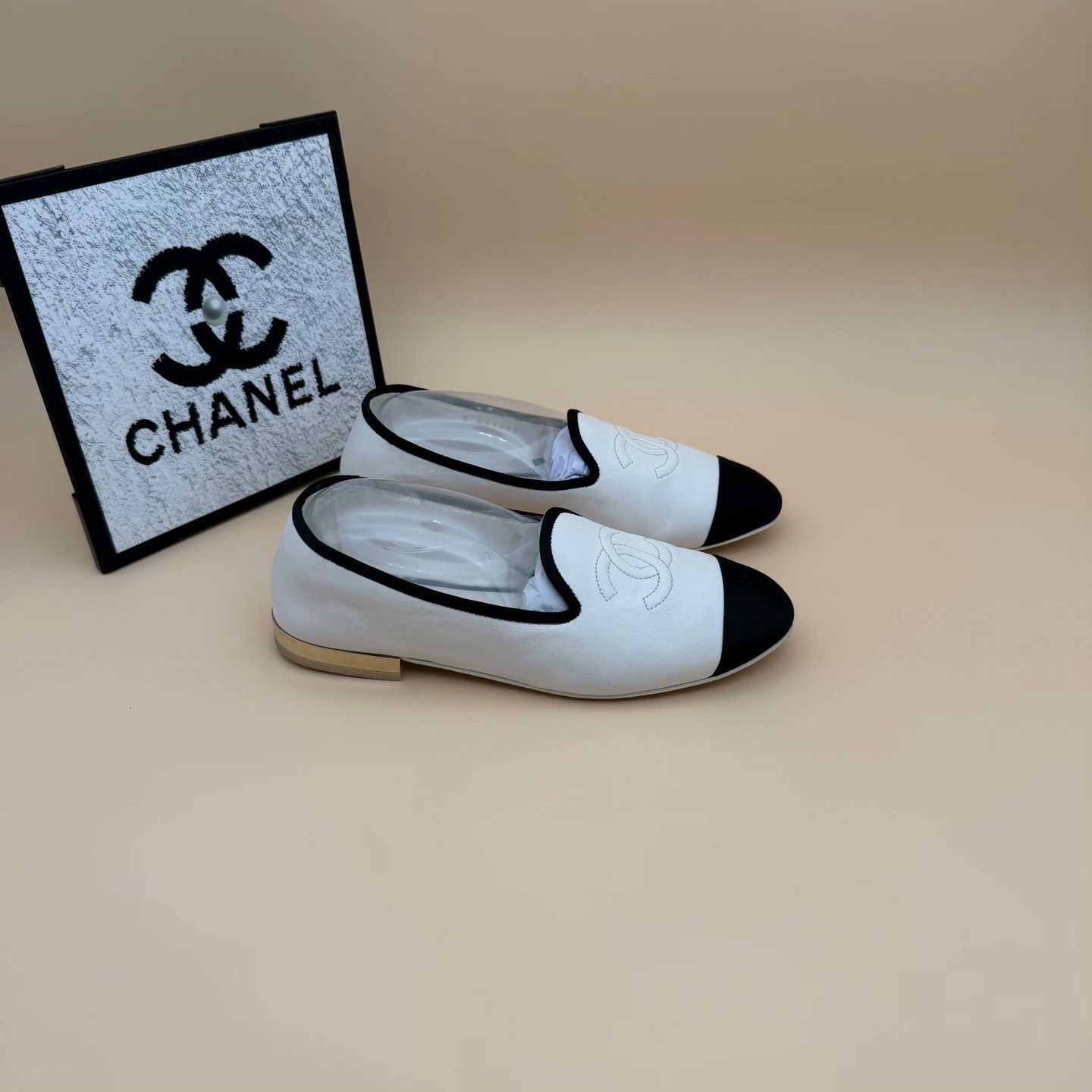 Chanel Chanel Casual Black Lowtop Sneakers us_6 Women Size US 6 / IT 36 - 4 Thumbnail