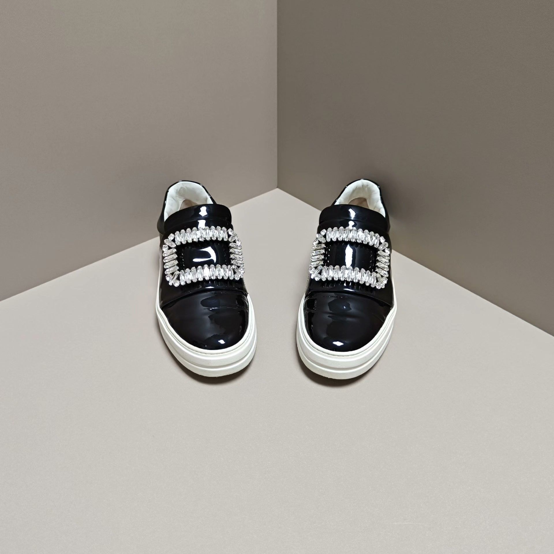 Roger Vivier Roger Vivier Casual Lowtop Sneakers us_6 Women Size US 6 / IT 36 - 2 Thumbnail