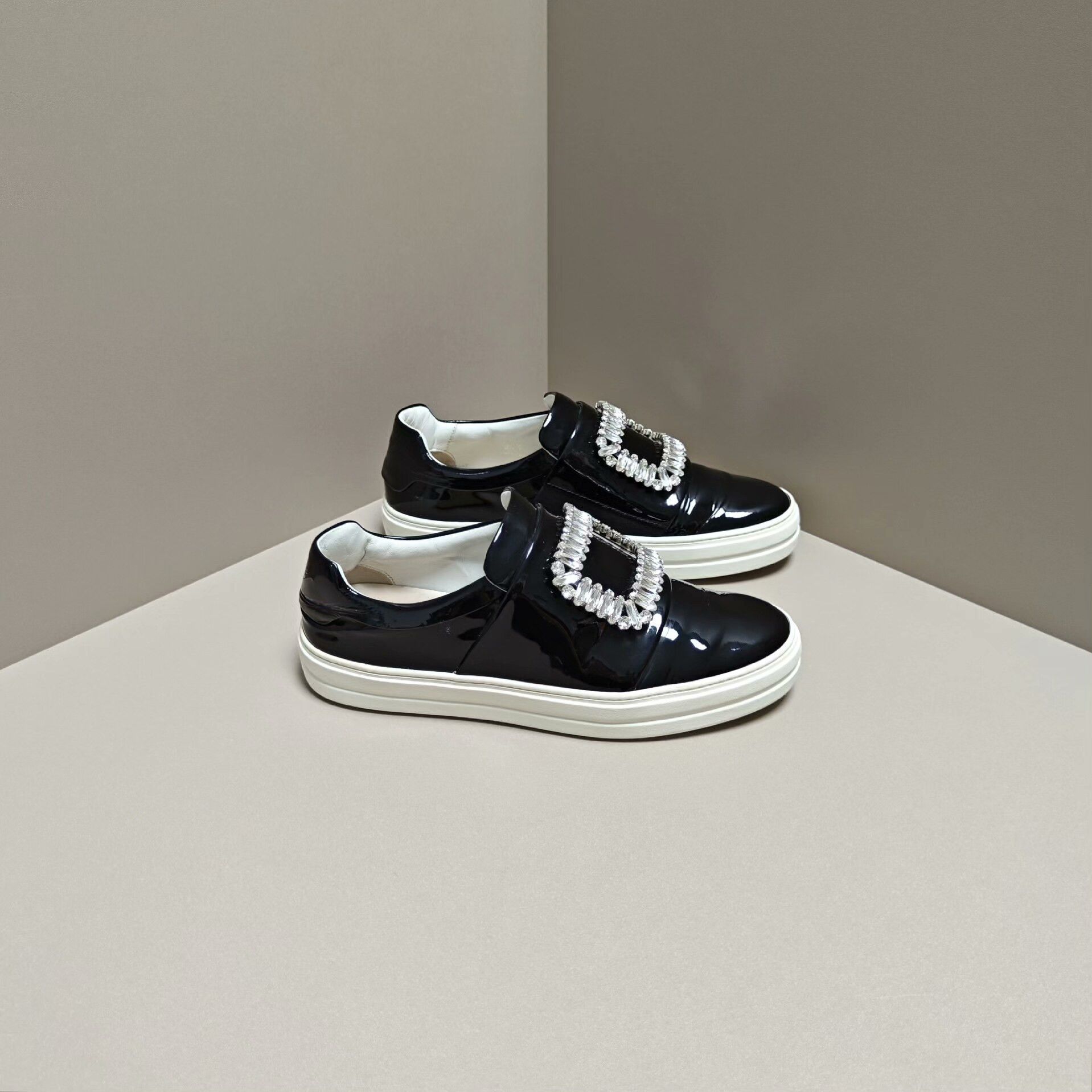 Roger Vivier Roger Vivier Casual Lowtop Sneakers us_6 Women Size US 6 / IT 36 - 4 Thumbnail