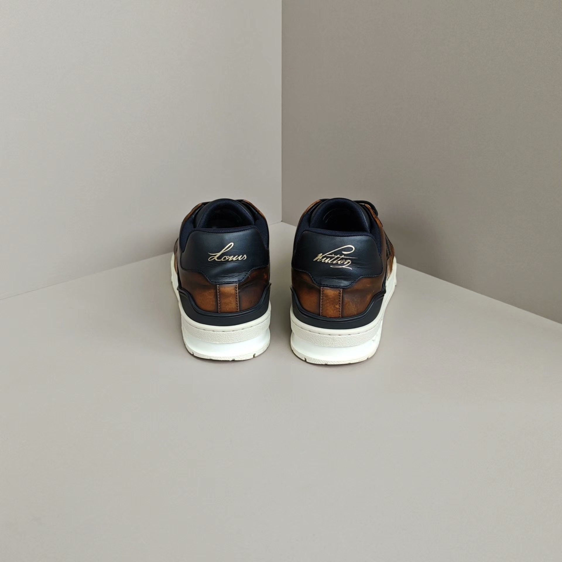 Louis Vuitton Louis Vuitton Training Brown Lowtop Sneakers 9 Men Size US 9 / EU 42 - 3 Thumbnail