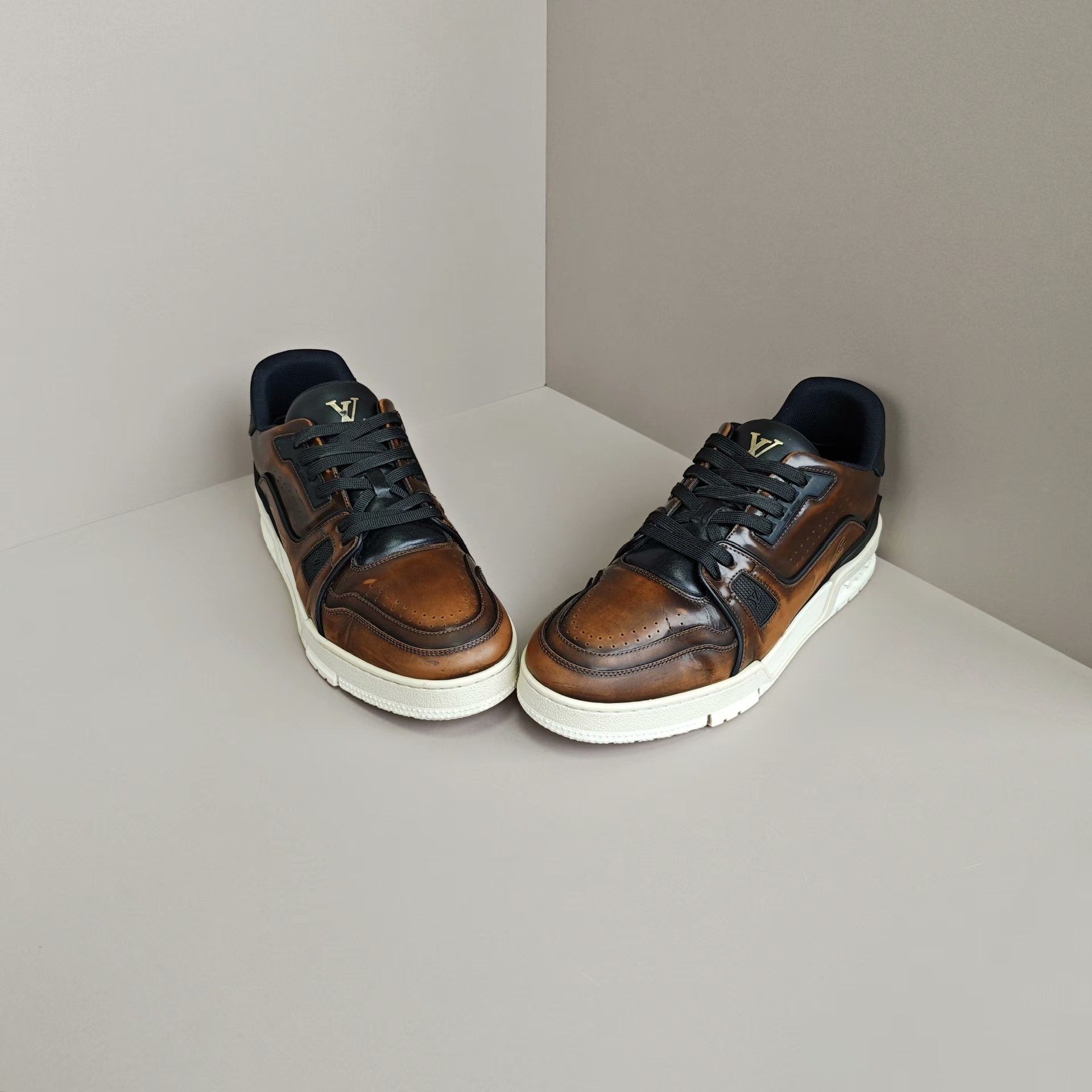 Louis Vuitton Louis Vuitton Training Brown Lowtop Sneakers 9 Men Size US 9 / EU 42 - 2 Thumbnail