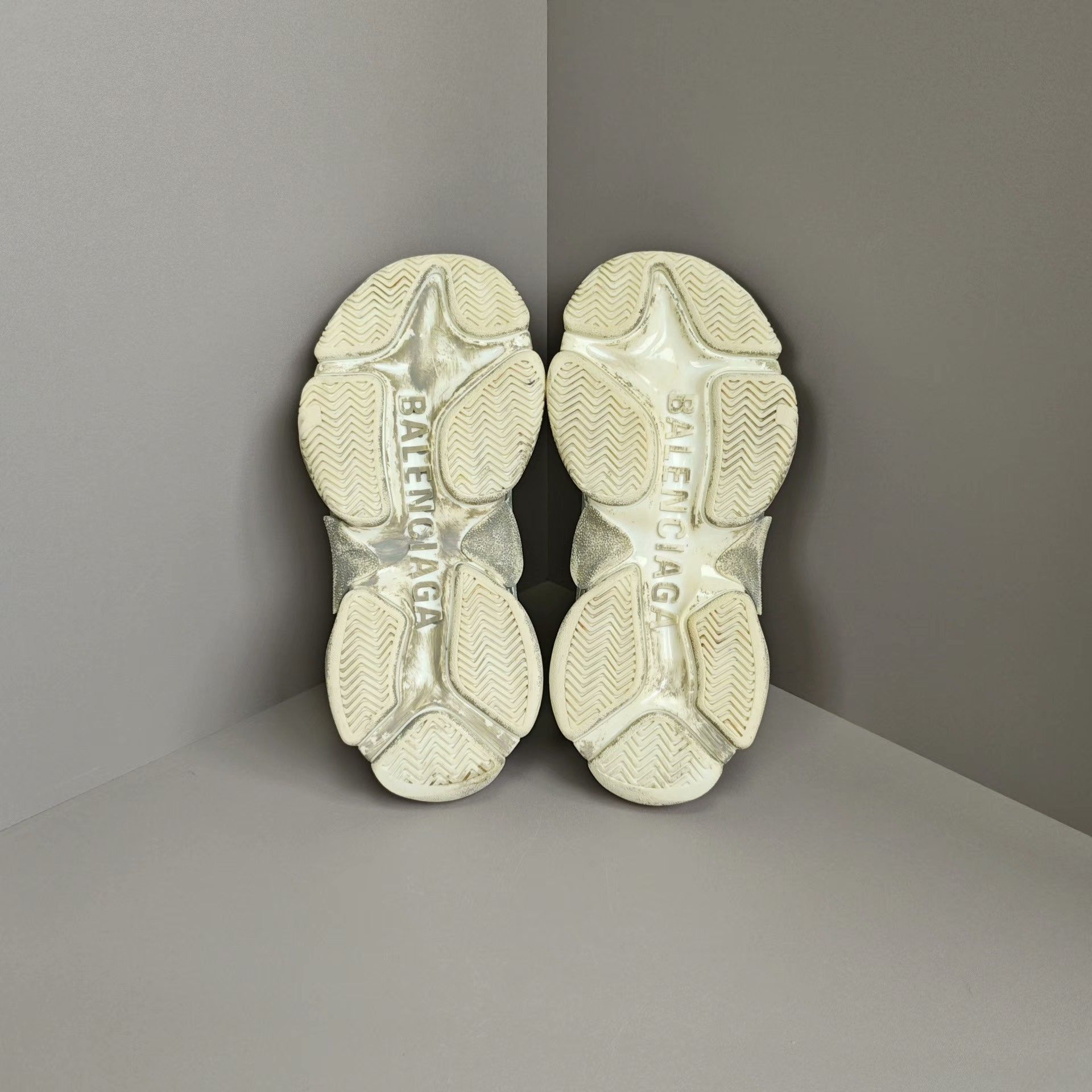 Balenciaga Balenciaga Lowtop Sneakers us_5 Women Size US 5 / IT 35 - 5 Thumbnail