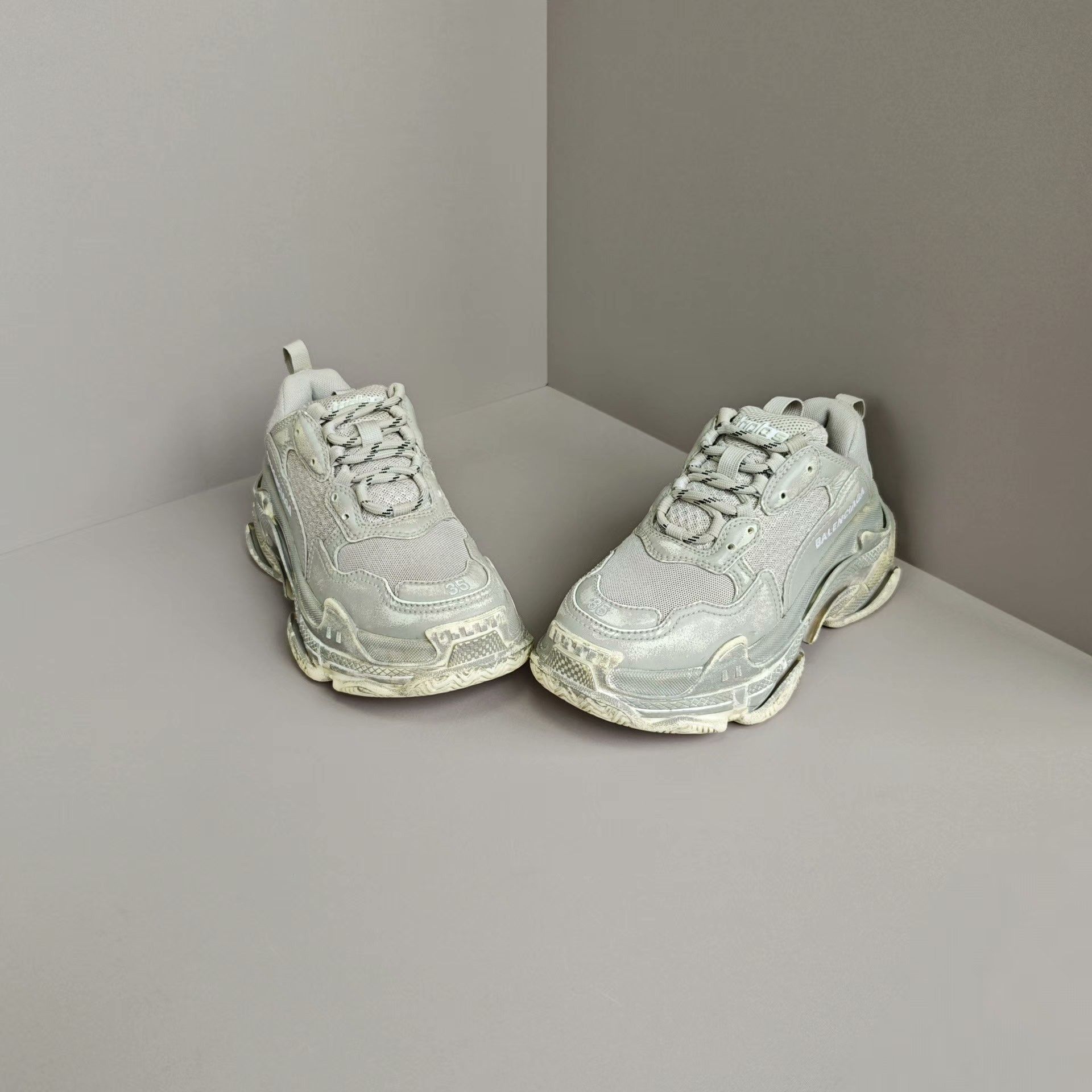 Balenciaga Balenciaga Lowtop Sneakers us_5 Women Size US 5 / IT 35 - 2 Thumbnail