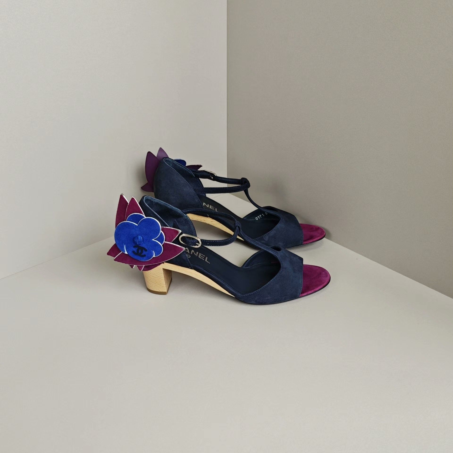 Chanel Chanel Black Sandals us_7 Women Size US 7 / IT 37 - 4 Thumbnail