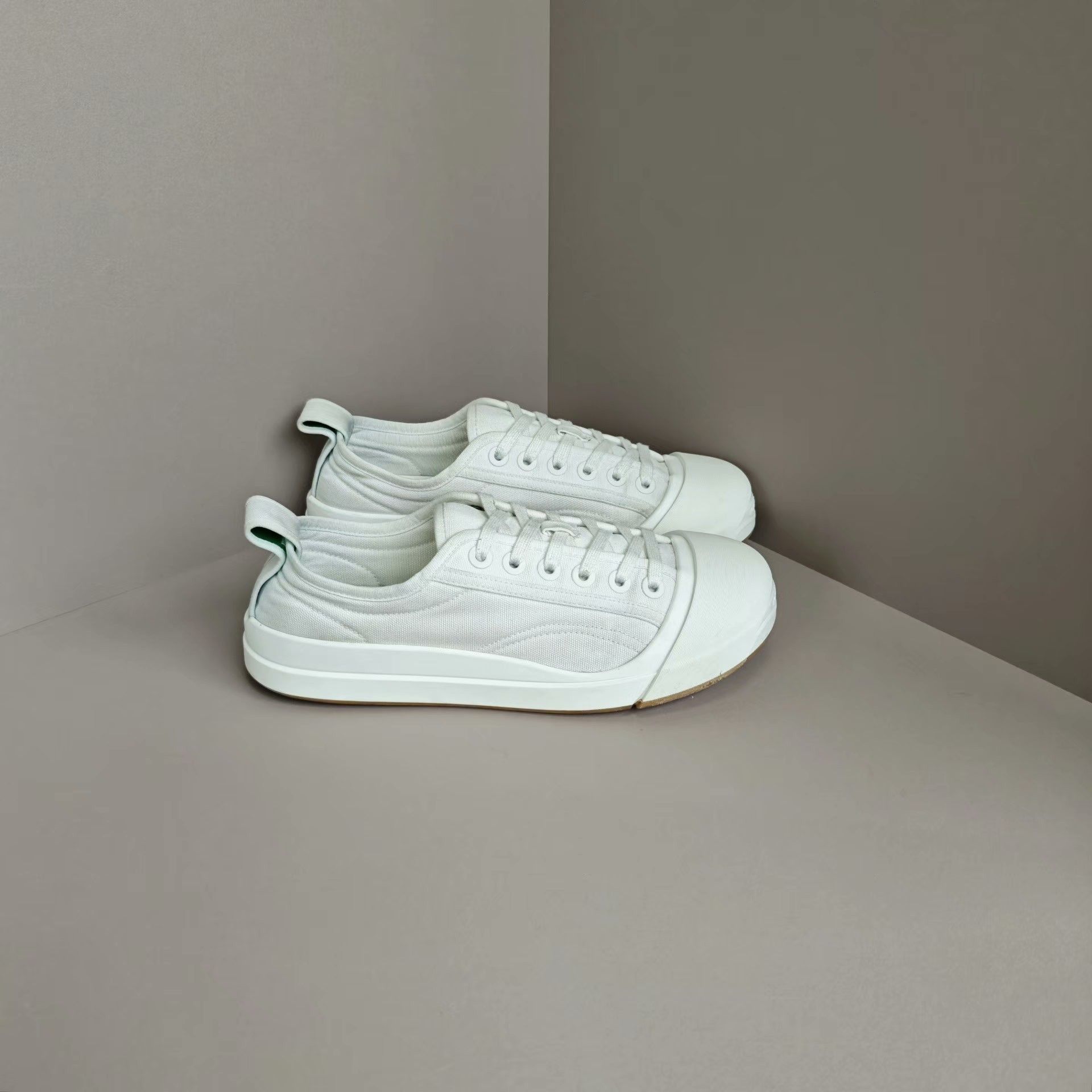 Bottega Veneta Bottega Veneta Lowtop Sneakers us_9 Women Size US 9 / IT 39 - 4 Thumbnail
