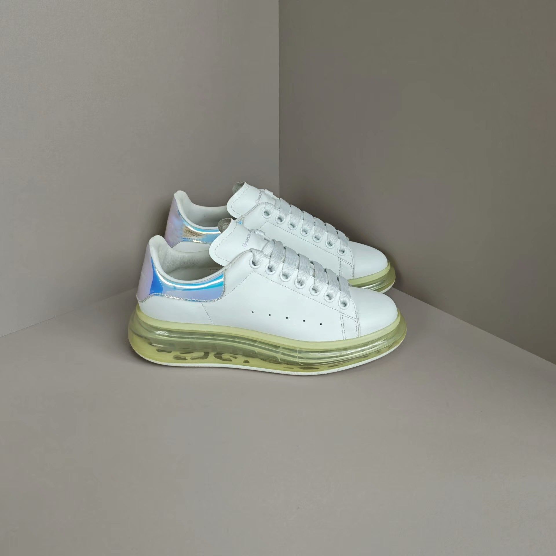 Alexander McQueen Alexander McQueen White Lowtop Sneakers us_8 Women Size US 8 / IT 38 - 4 Thumbnail