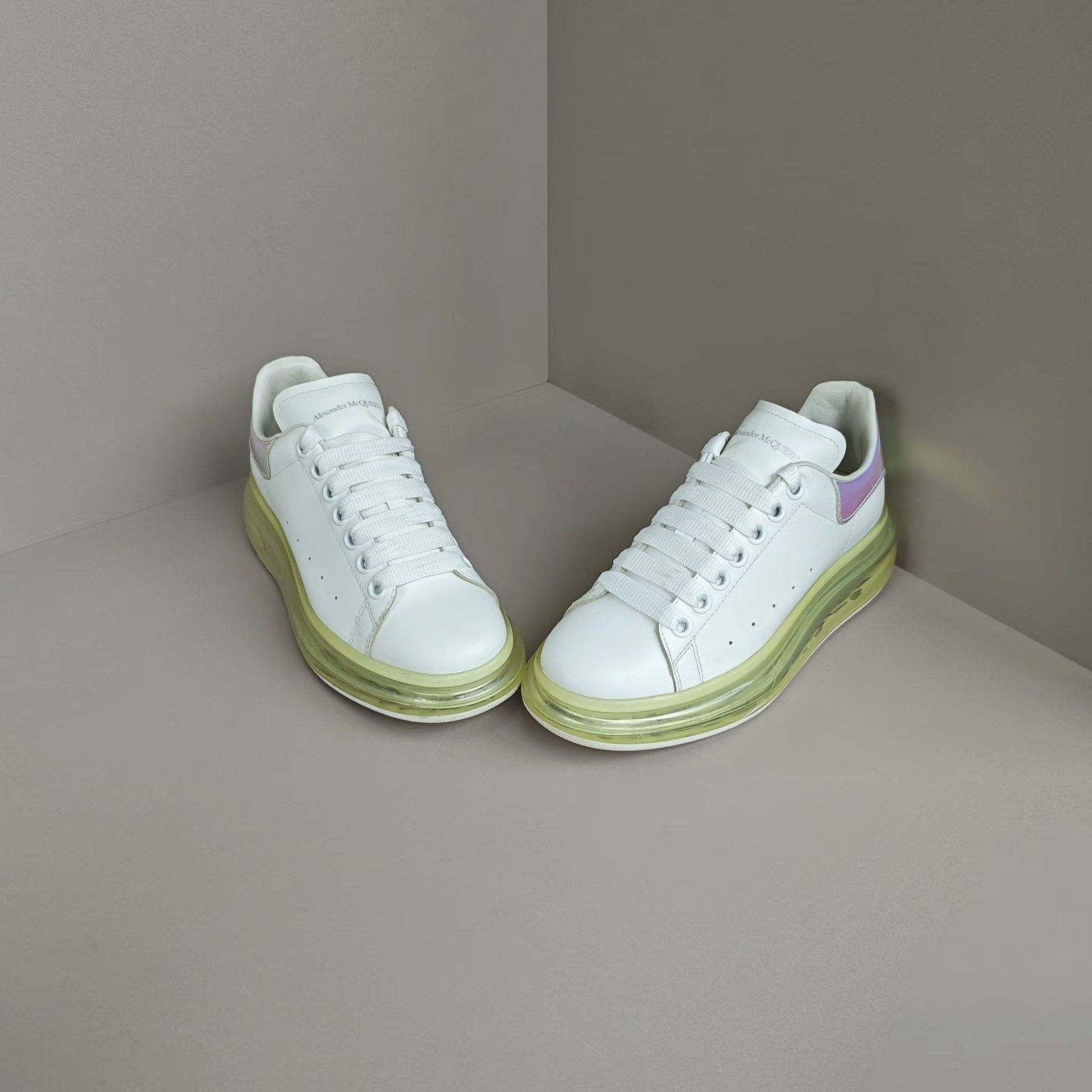 Alexander McQueen Alexander McQueen White Lowtop Sneakers us_8 Women Size US 8 / IT 38 - 2 Thumbnail