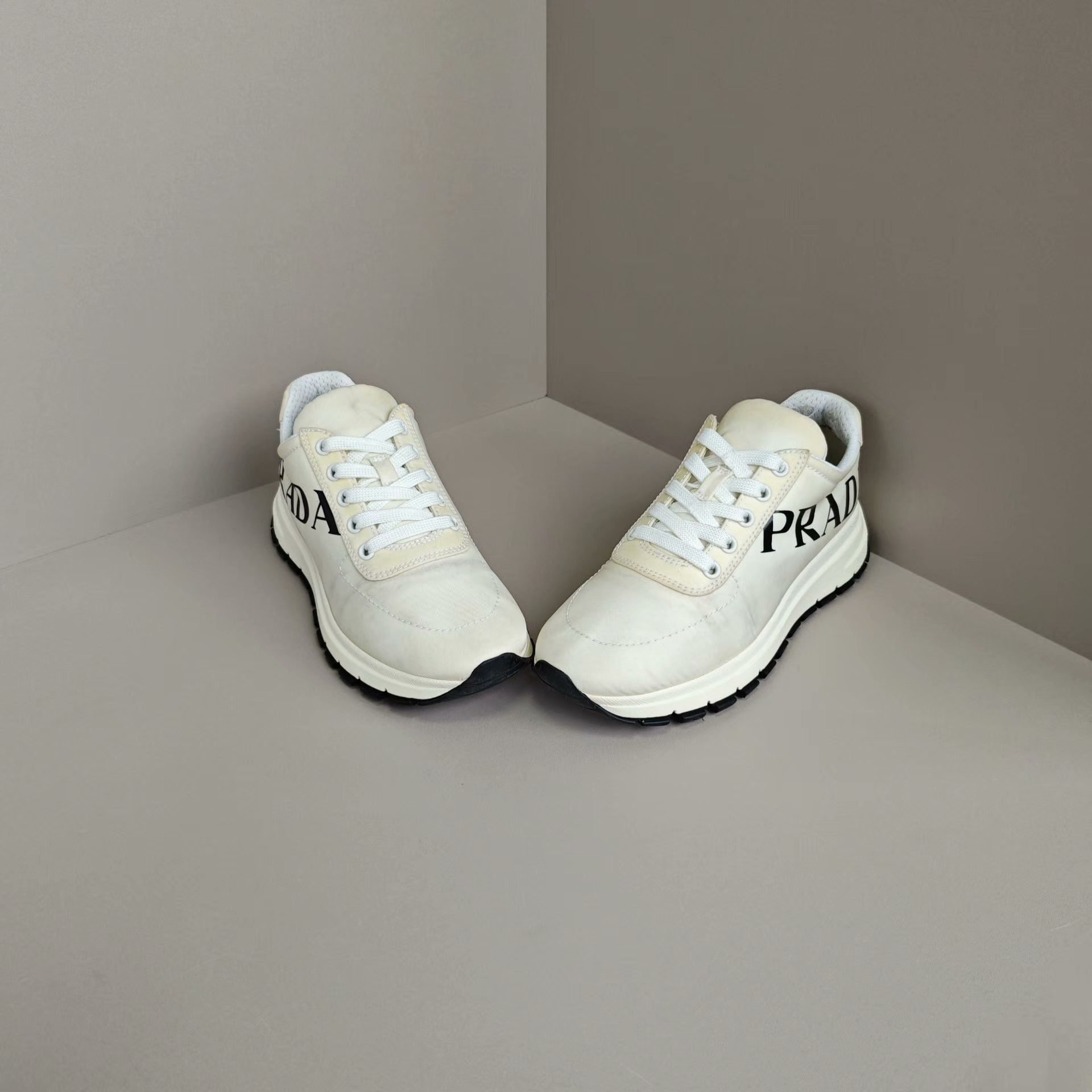 Prada Prada Casual Lowtop Sneakers us_8 Women Size US 8 / IT 38 - 2 Thumbnail