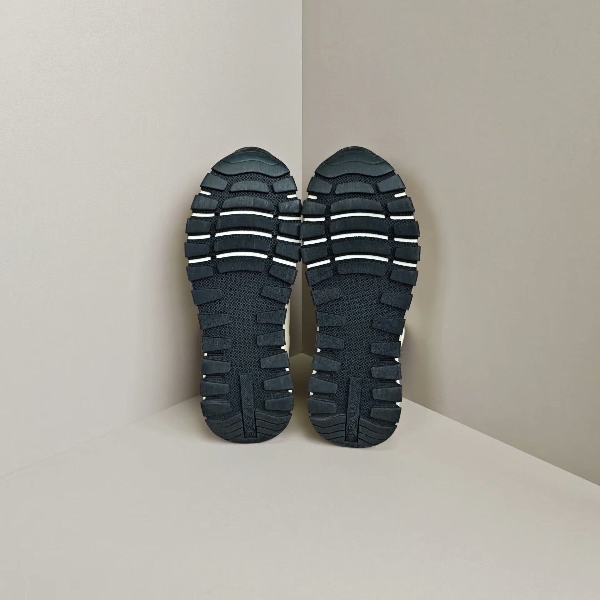 Prada Prada Casual Lowtop Sneakers us_8 Women Size US 8 / IT 38 - 5 Thumbnail