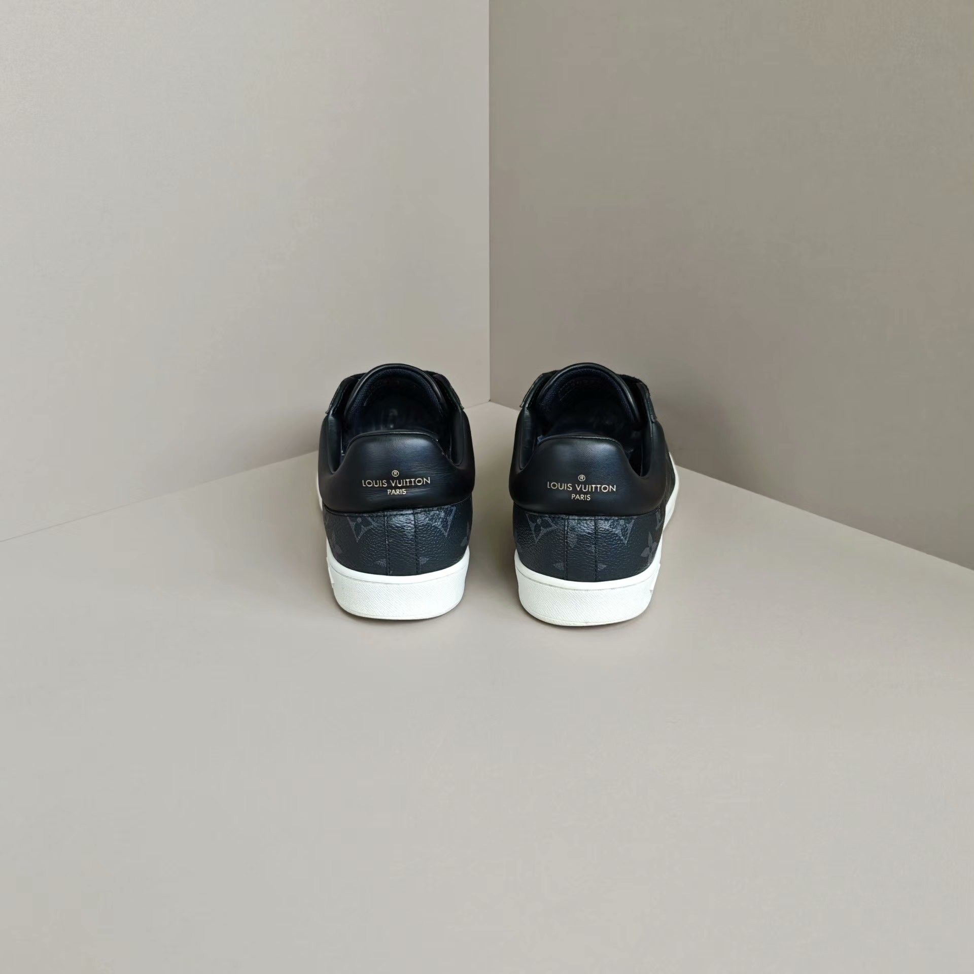 Louis Vuitton Louis Vuitton Lowtop Sneakers 7 Men Size US 7 / EU 40 - 3 Thumbnail