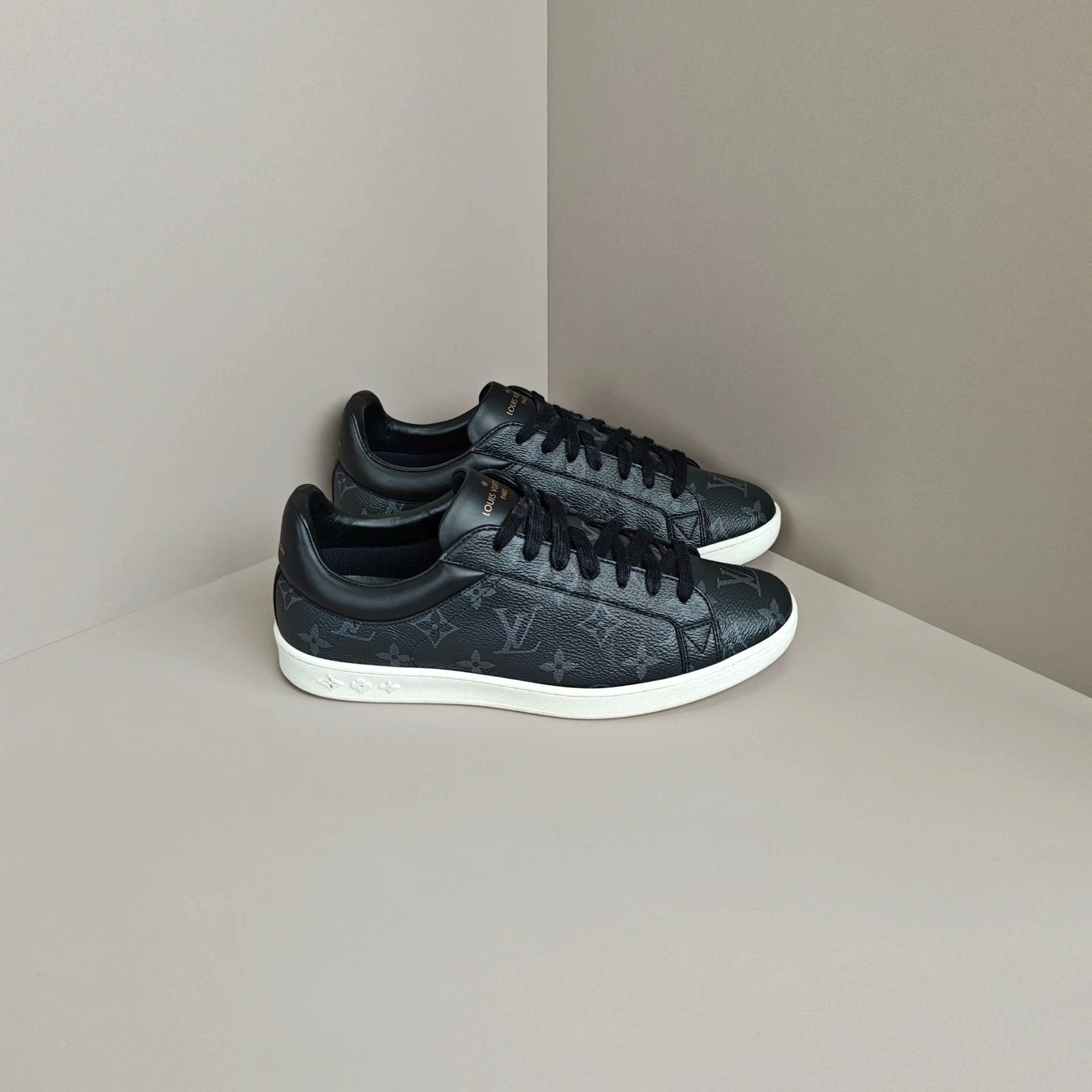 Louis Vuitton Louis Vuitton Lowtop Sneakers 7 Men Size US 7 / EU 40 - 4 Thumbnail