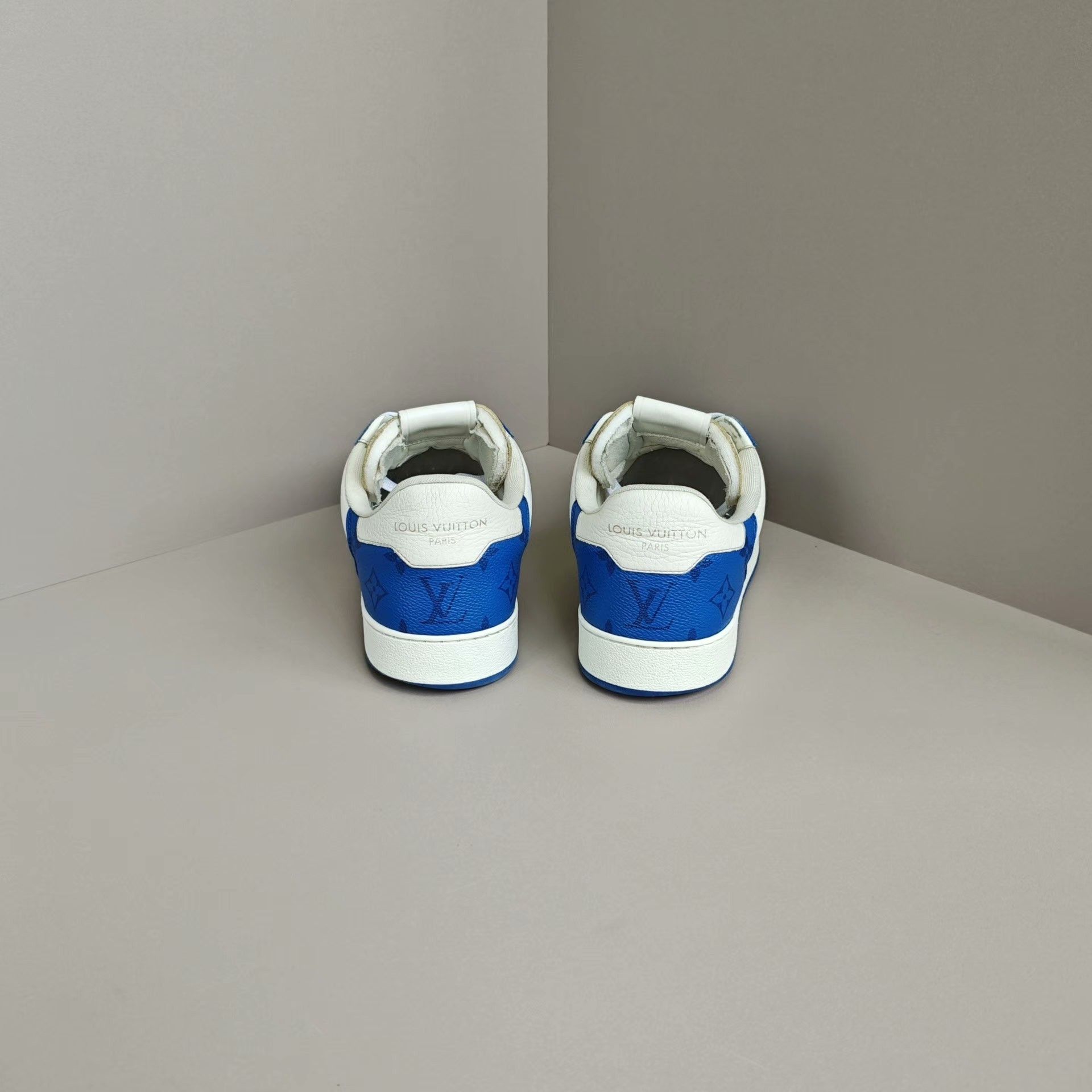 Louis Vuitton Louis Vuitton Lowtop Sneakers 8 Men Size US 8 / EU 41 - 3 Thumbnail