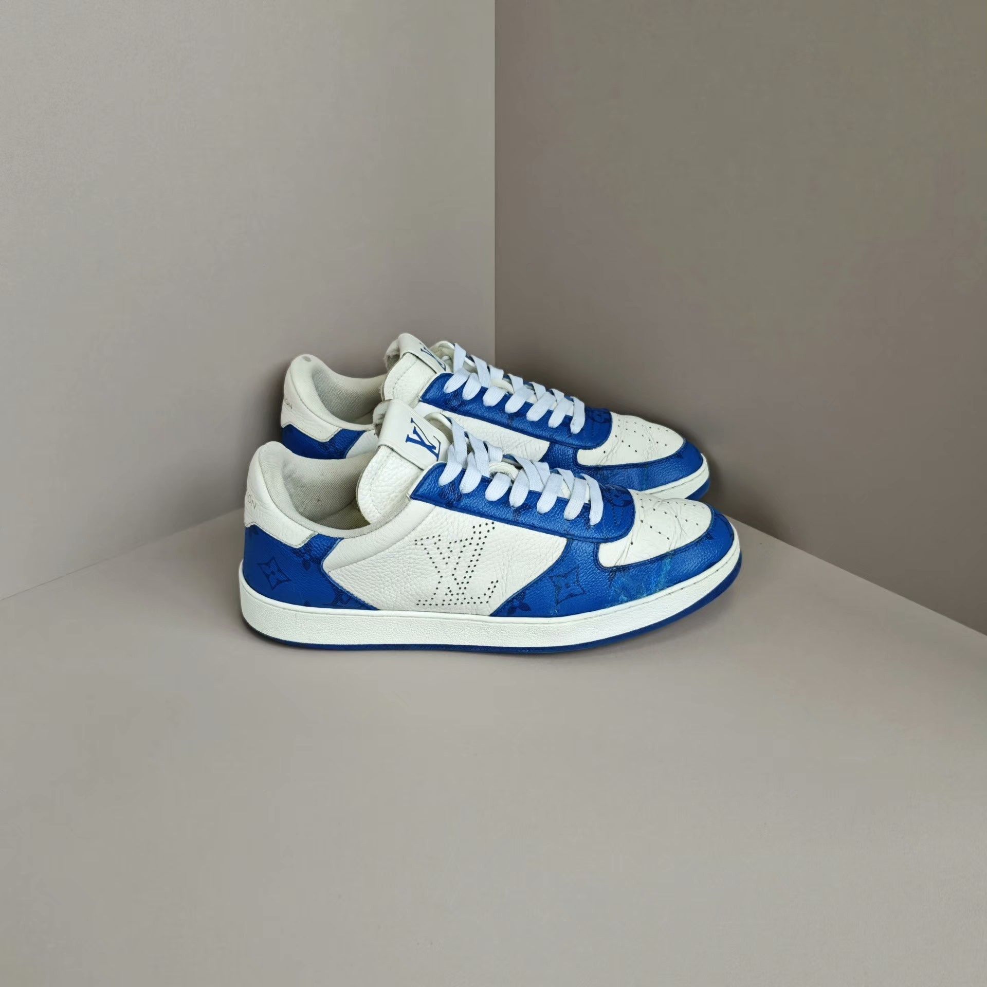 Louis Vuitton Louis Vuitton Lowtop Sneakers 8 Men Size US 8 / EU 41 - 4 Thumbnail