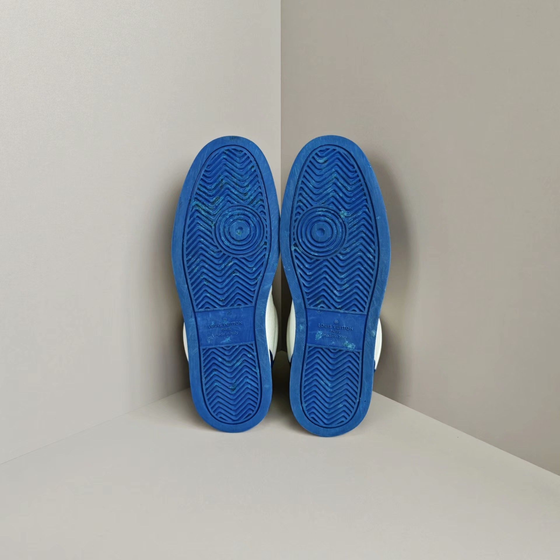 Louis Vuitton Louis Vuitton Lowtop Sneakers 8 Men Size US 8 / EU 41 - 5 Thumbnail