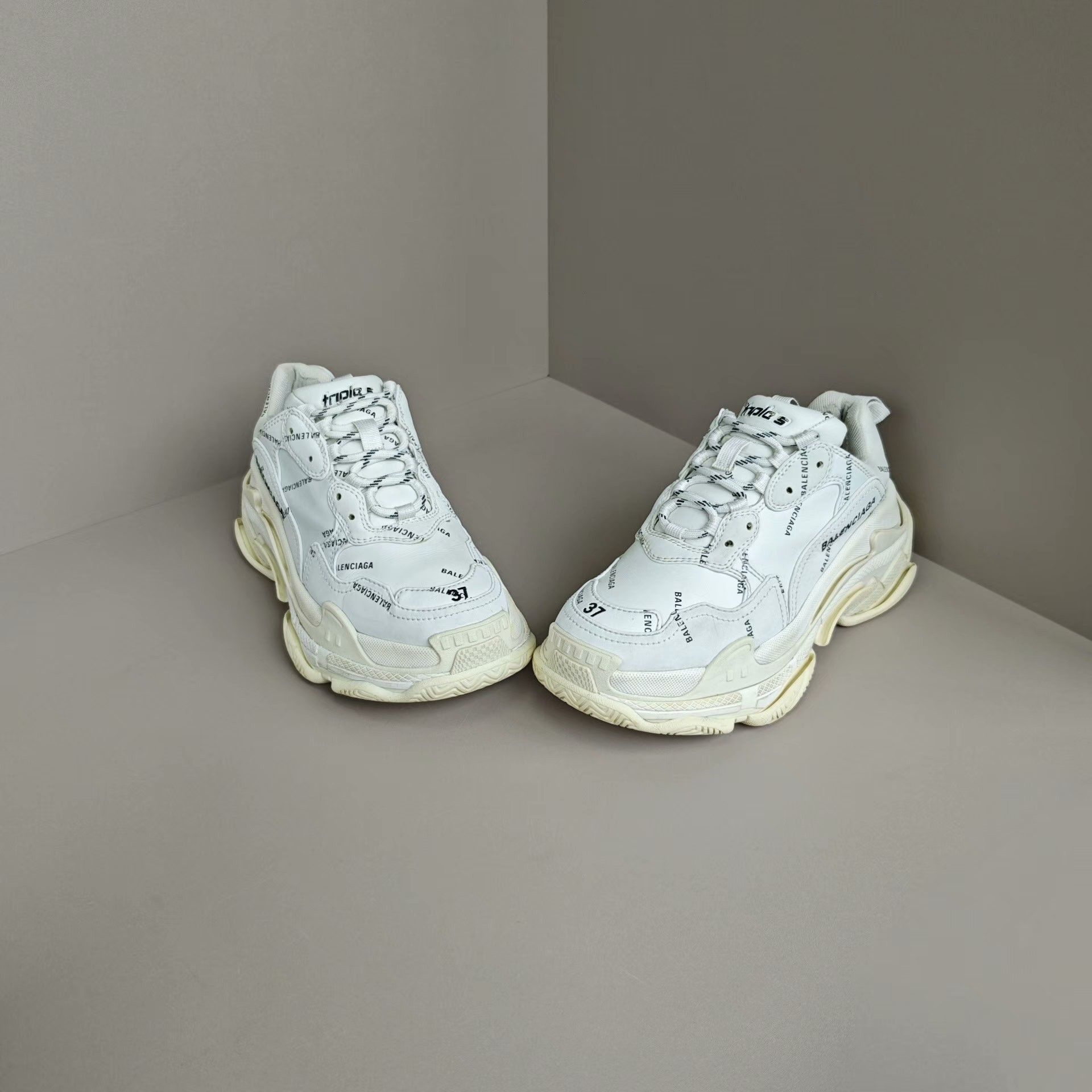 Balenciaga Balenciaga Lowtop Sneakers us_7 Women Size US 7 / IT 37 - 2 Thumbnail