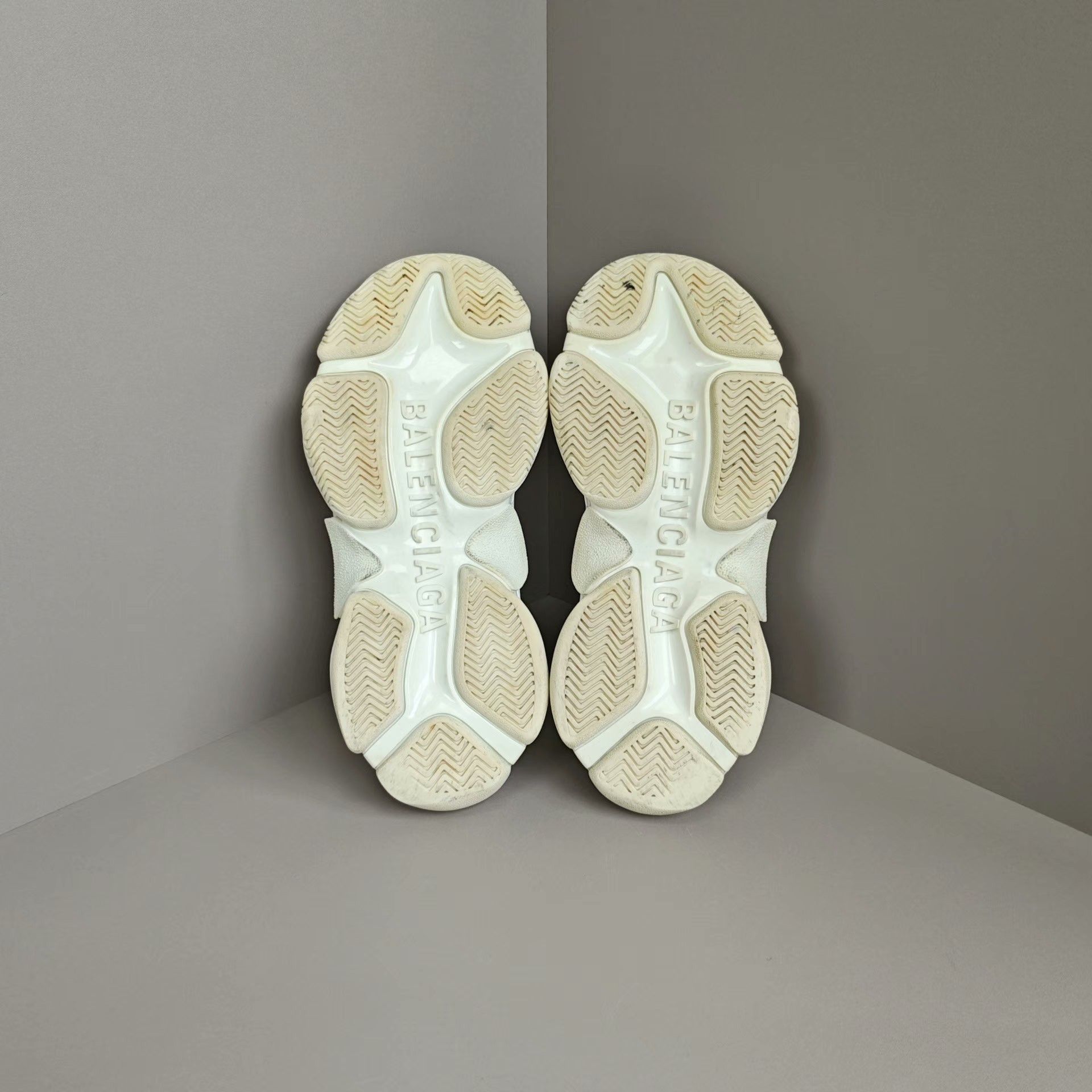 Balenciaga Balenciaga Lowtop Sneakers us_7 Women Size US 7 / IT 37 - 5 Thumbnail