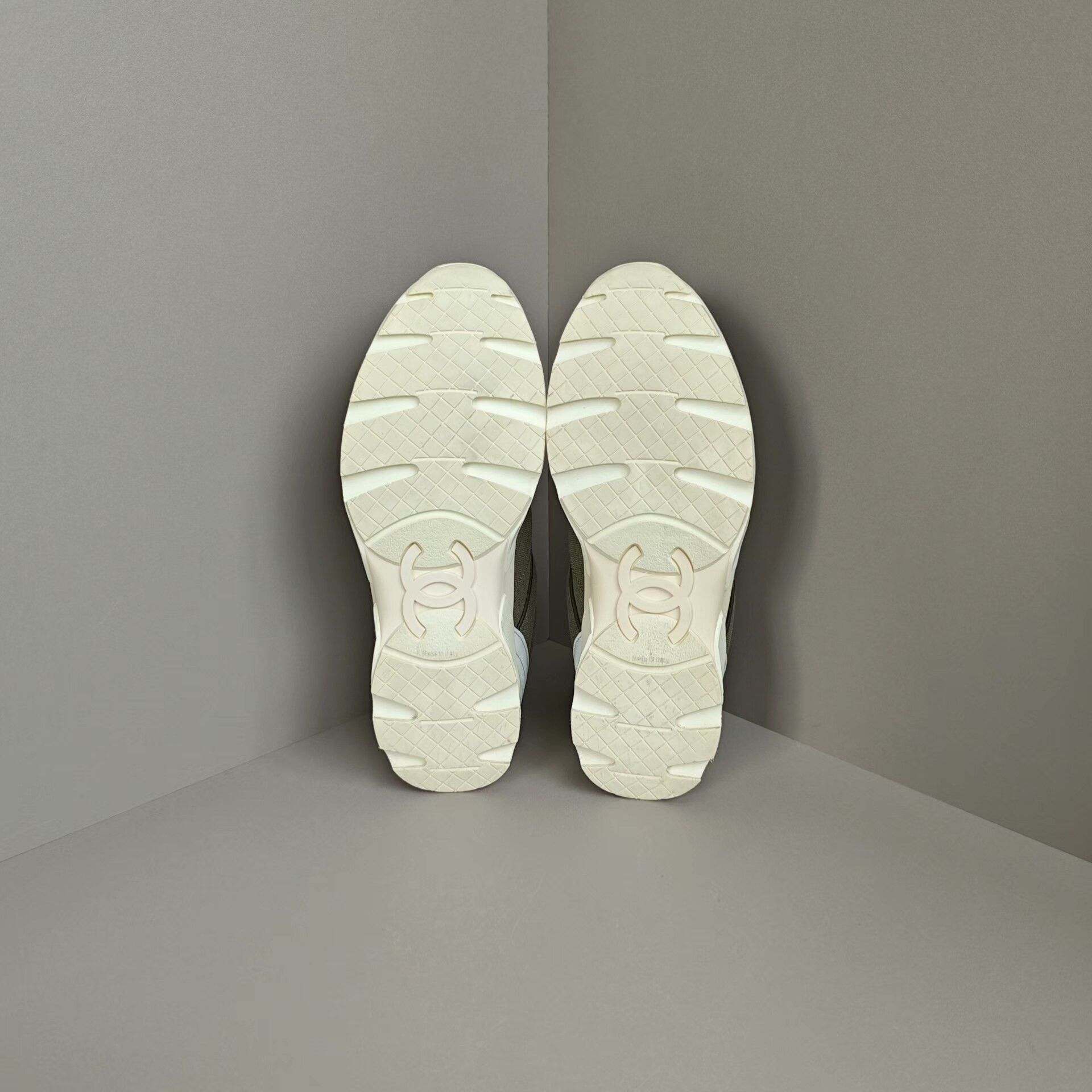 Chanel Chanel Casual Lowtop Sneakers us_7 Women Size US 7 / IT 37 - 5 Thumbnail