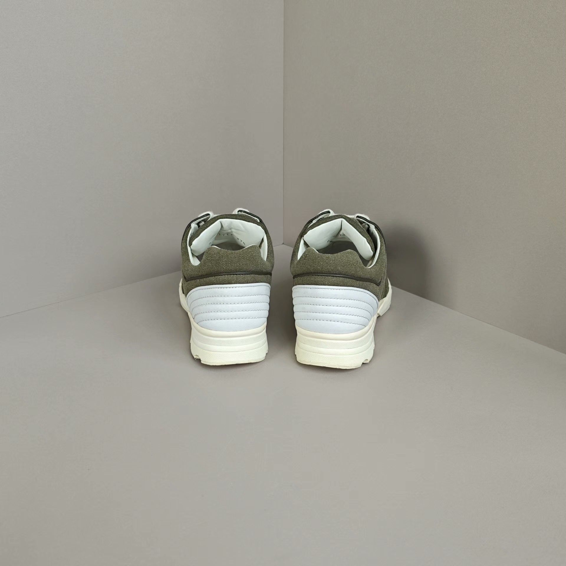 Chanel Chanel Casual Lowtop Sneakers us_7 Women Size US 7 / IT 37 - 3 Thumbnail