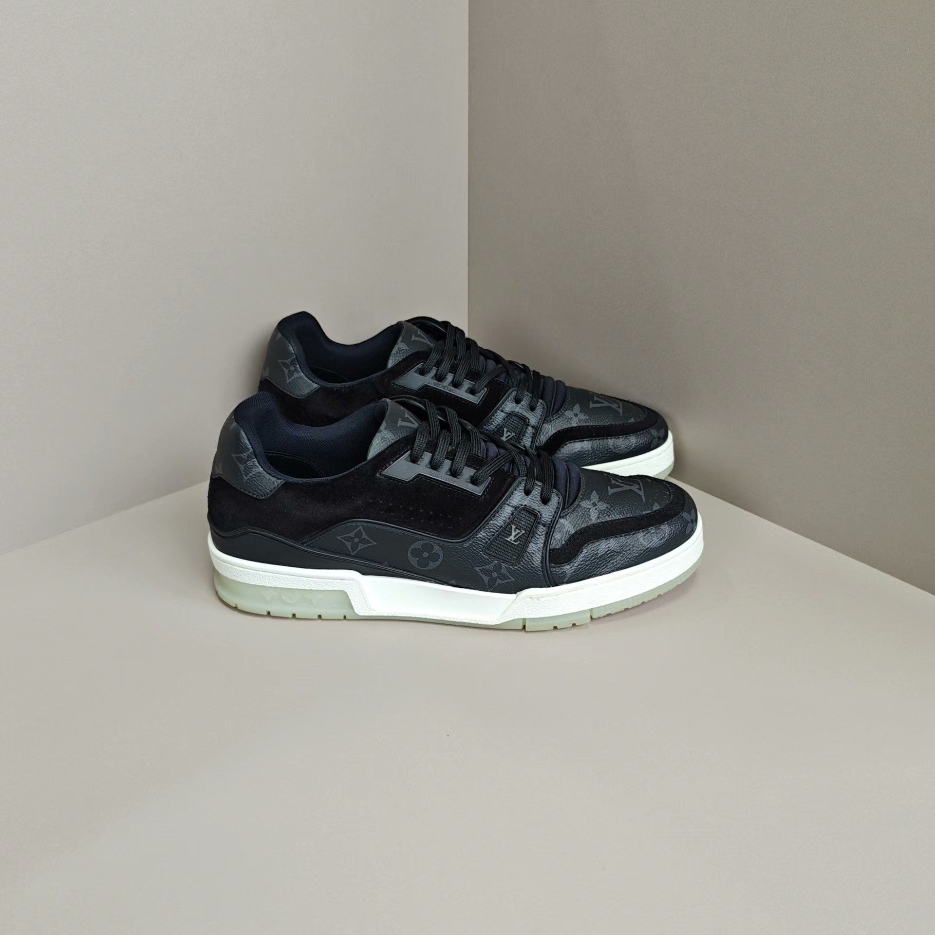 Louis Vuitton Louis Vuitton Training Black Lowtop Sneakers 9 Men Size US 9 / EU 42 - 4 Thumbnail