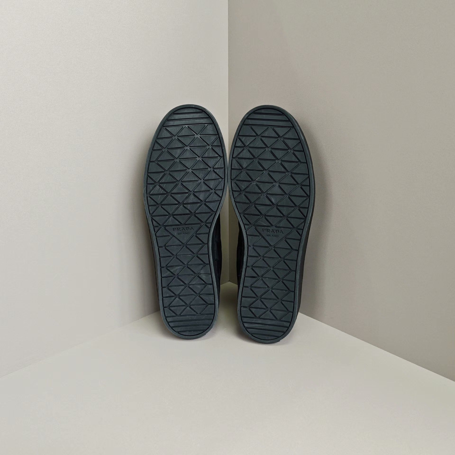 Prada Prada Nylon Lowtop Sneakers 9 Men Size US 9 / EU 42 - 5 Thumbnail