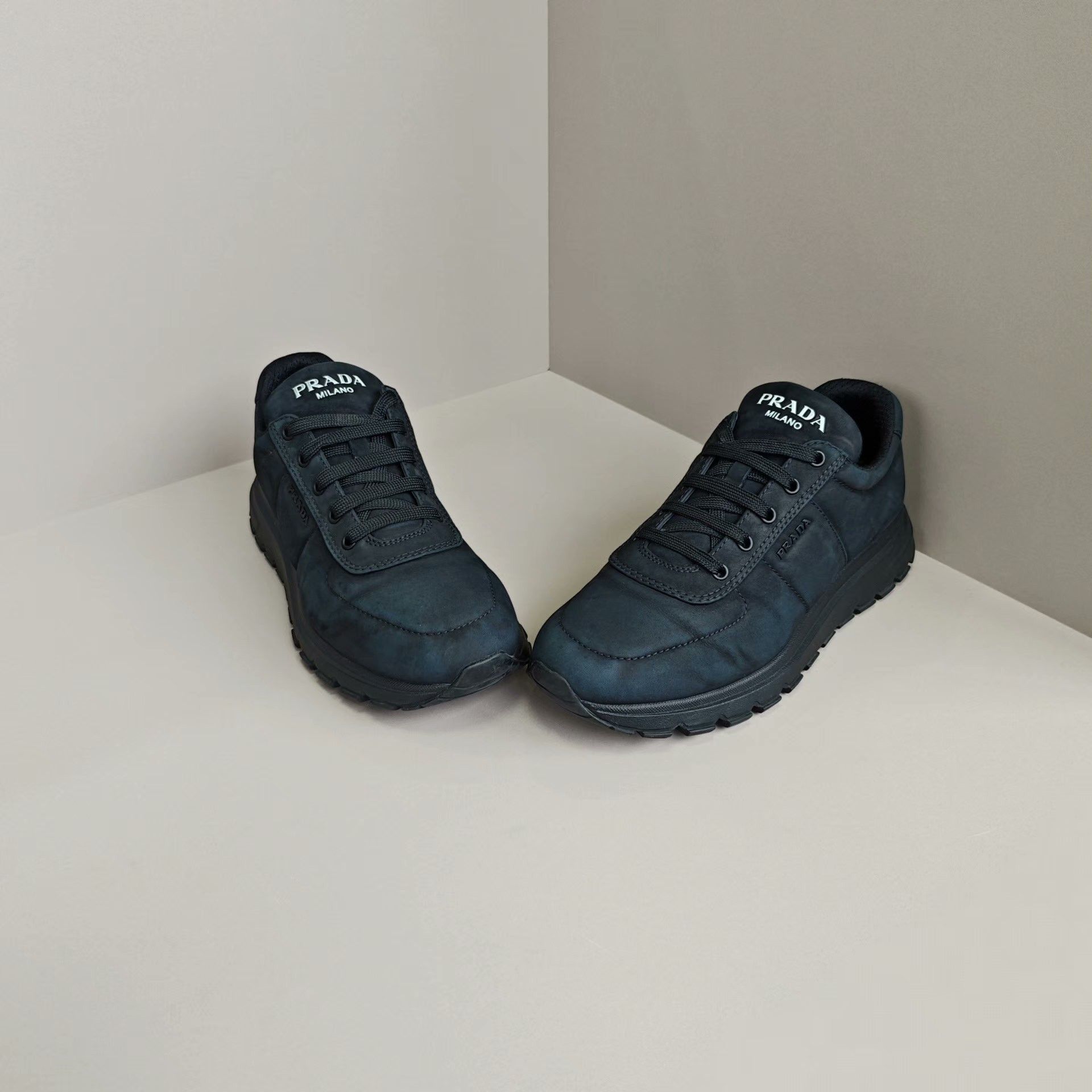 Prada Prada Casual Lowtop Sneakers 9 Men Size US 9 / EU 42 - 2 Thumbnail