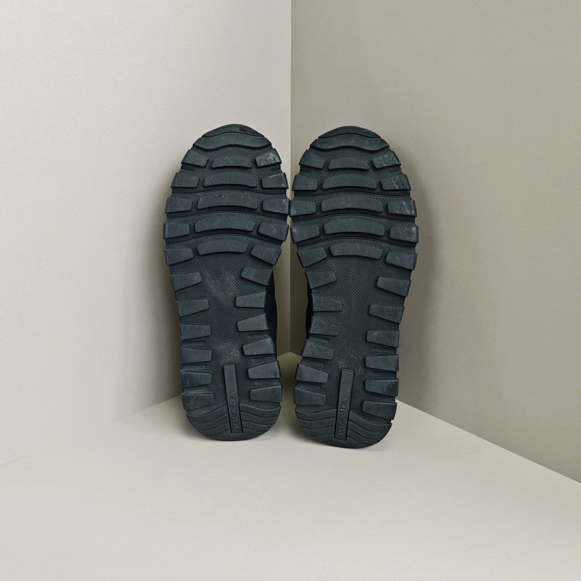 Prada Prada Casual Lowtop Sneakers 9 Men Size US 9 / EU 42 - 5 Thumbnail