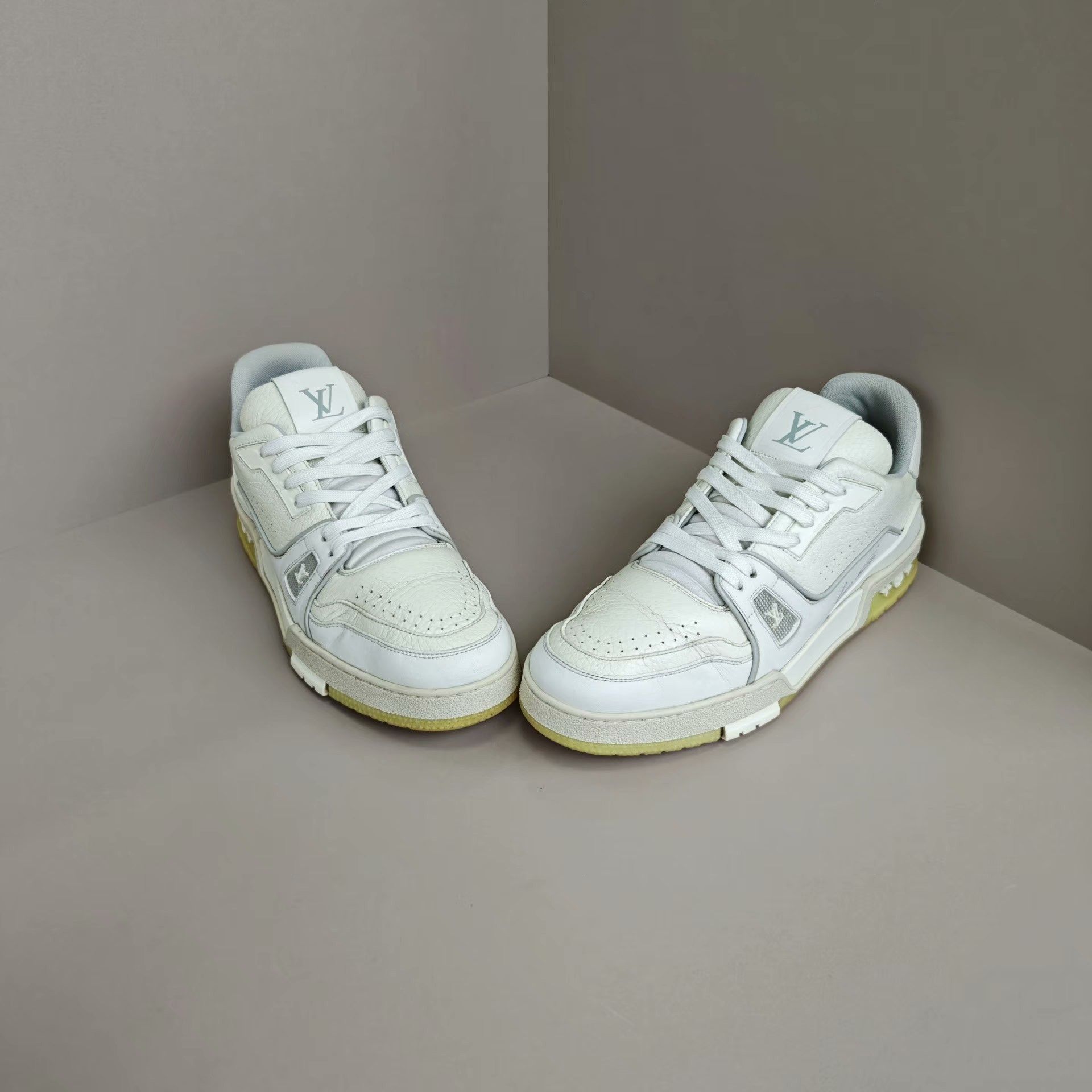 Louis Vuitton Louis Vuitton Training White Lowtop Sneakers 9 Men Size US 9 / EU 42 - 2 Thumbnail