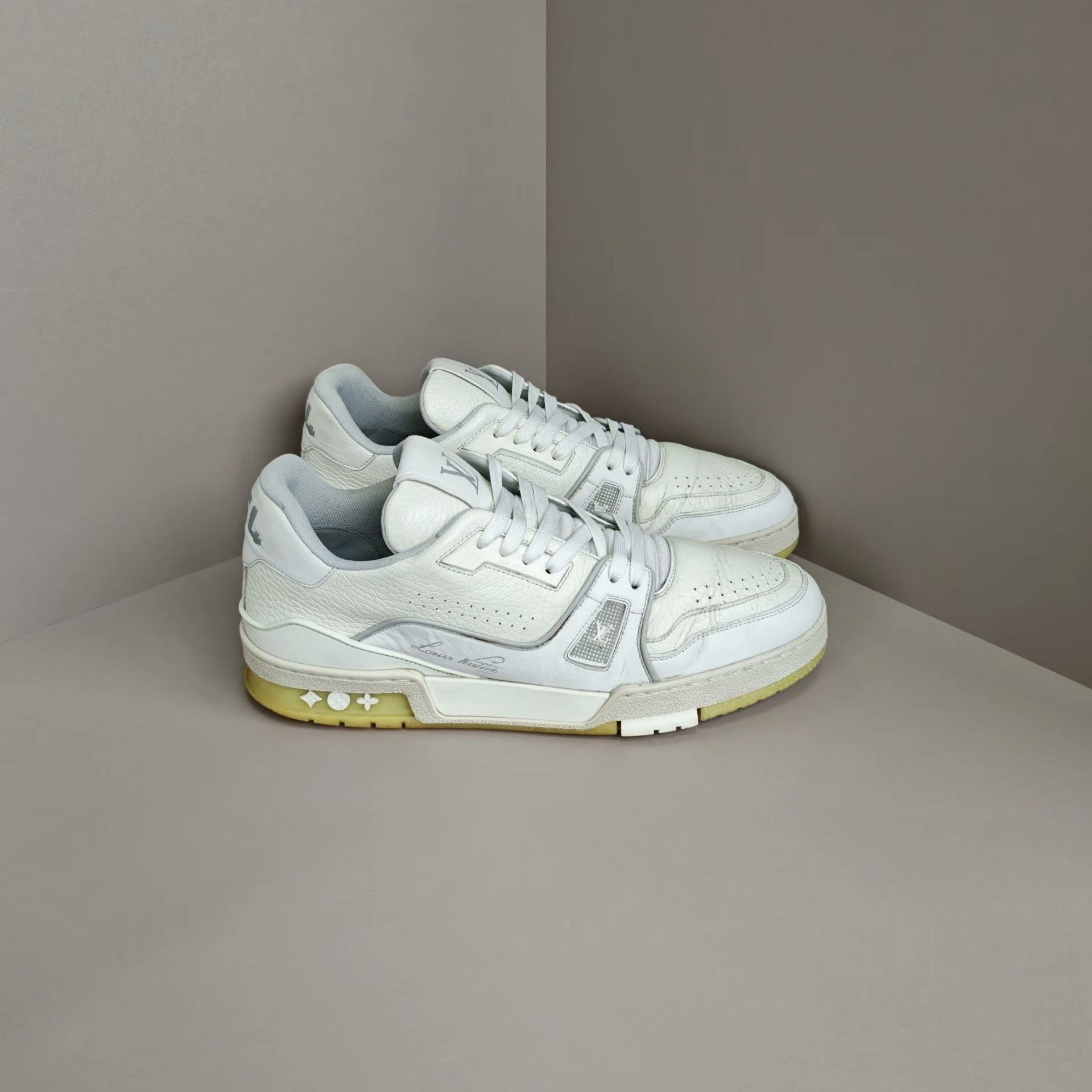 Louis Vuitton Louis Vuitton Training White Lowtop Sneakers 9 Men Size US 9 / EU 42 - 4 Thumbnail