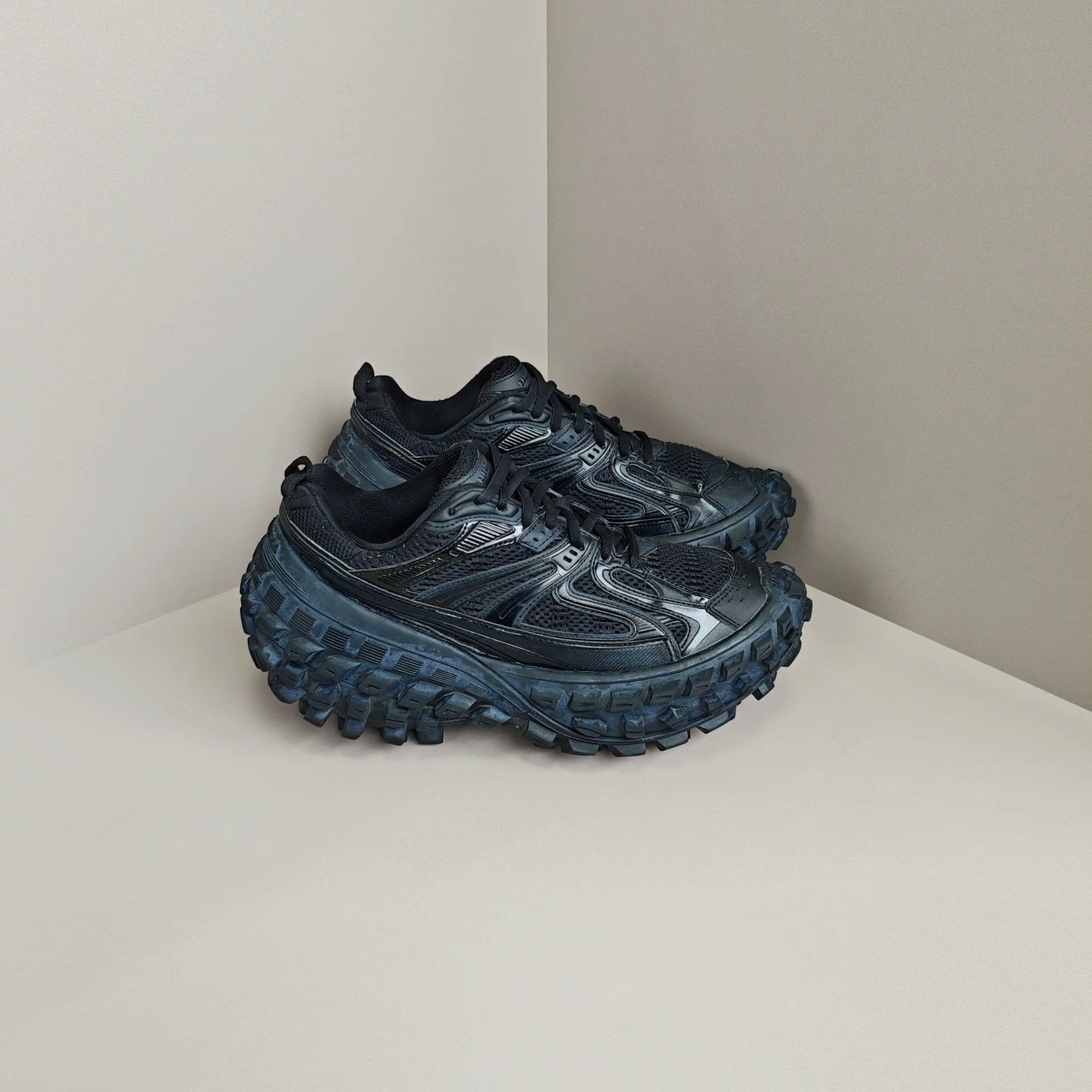 Balenciaga Balenciaga Blue Lowtop Sneakers 7 Men Size US 7 / EU 40 - 4 Thumbnail