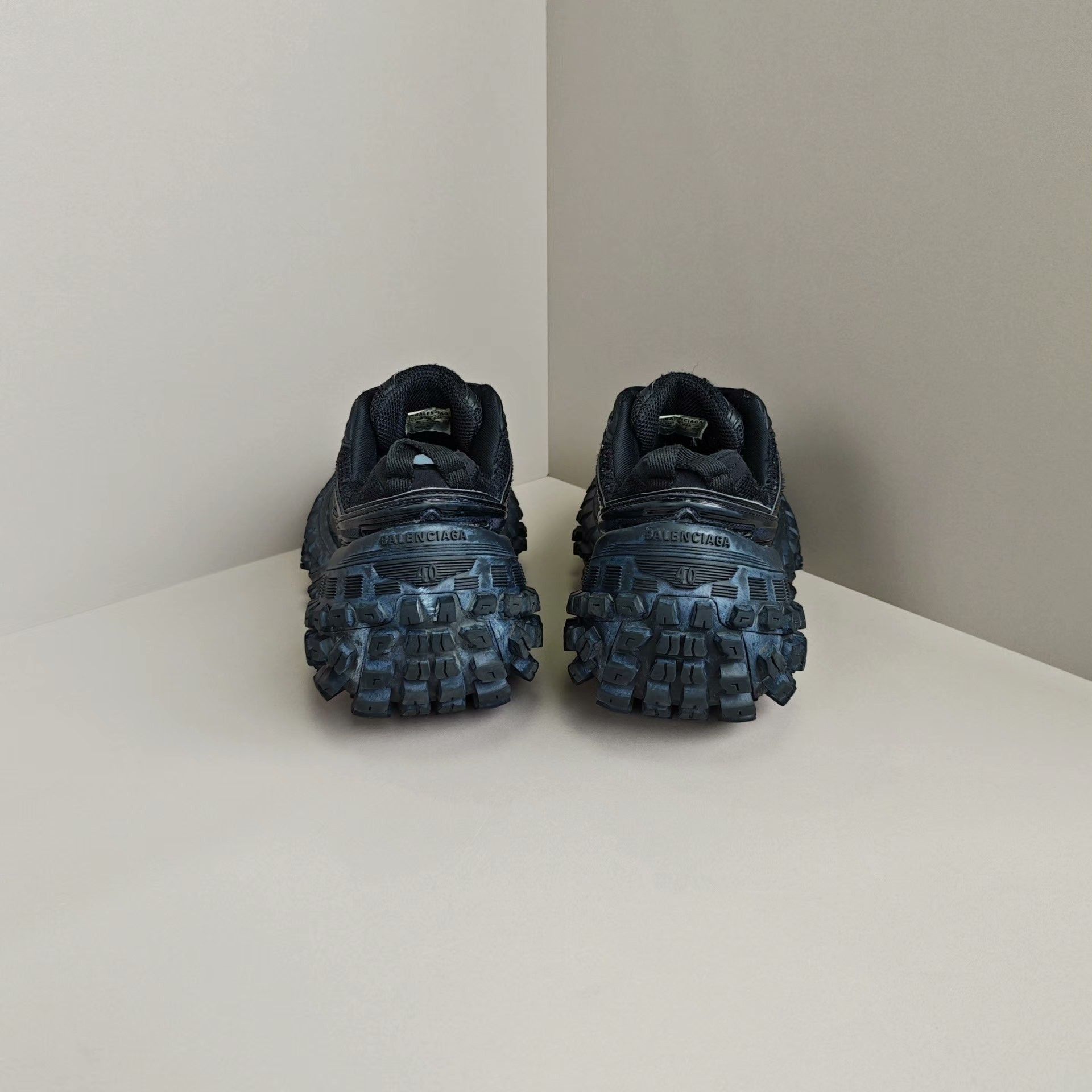 Balenciaga Balenciaga Blue Lowtop Sneakers 7 Men Size US 7 / EU 40 - 3 Thumbnail